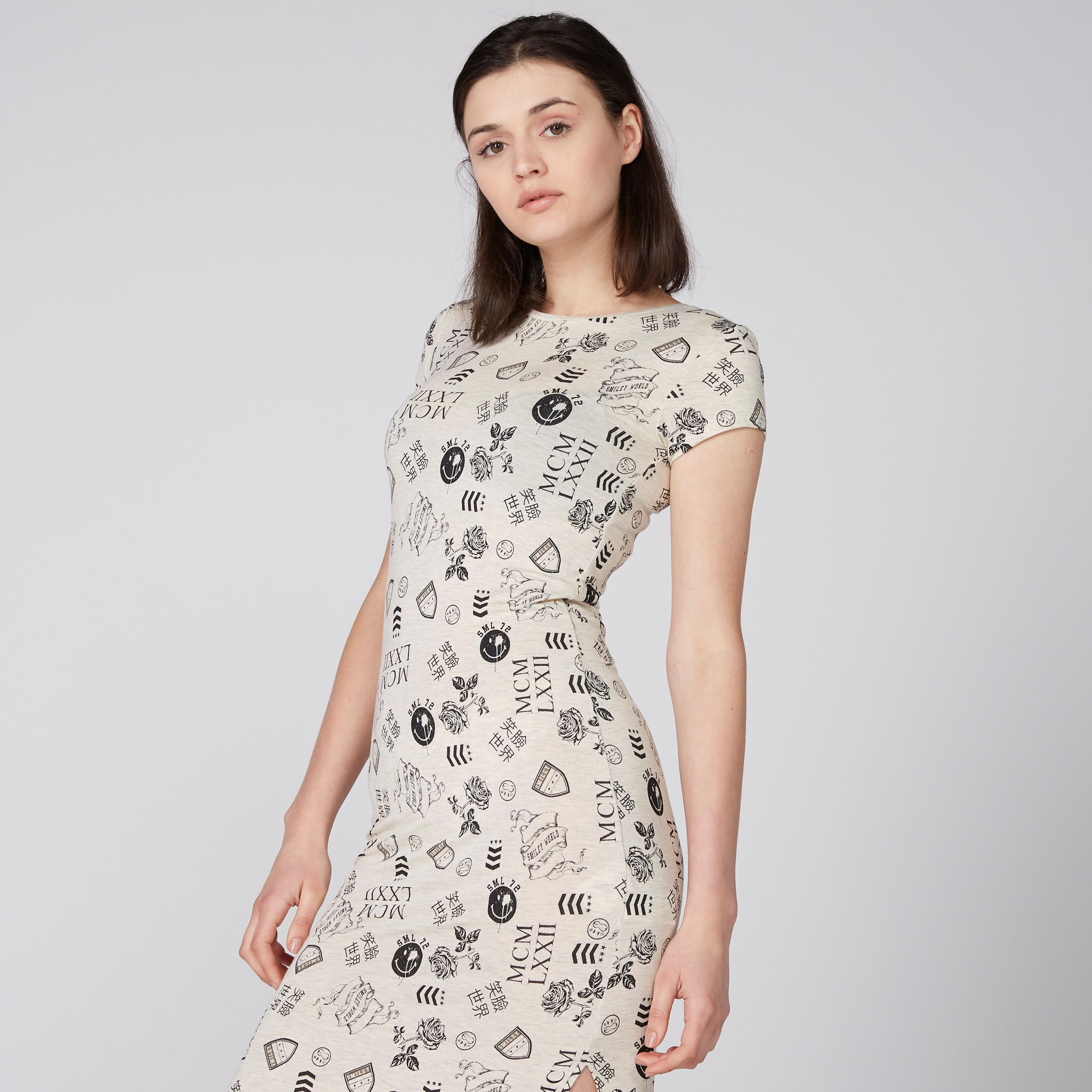 فستان طويل بياقة مستديرة وأكمام كاب وطبعات سمايلي وورلد-women-clothing-dresses-image-2