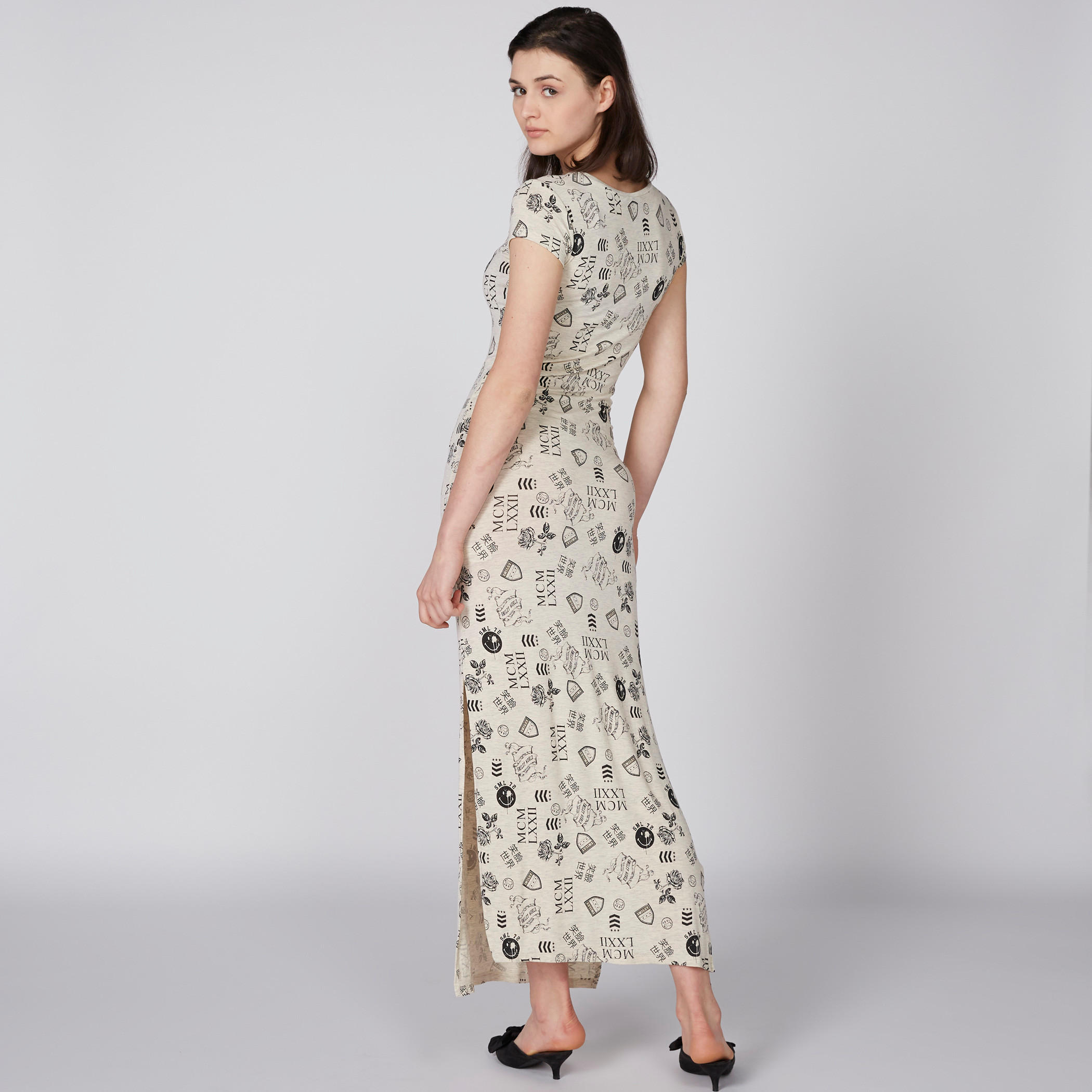 فستان طويل بياقة مستديرة وأكمام كاب وطبعات سمايلي وورلد-women-clothing-dresses-image-3
