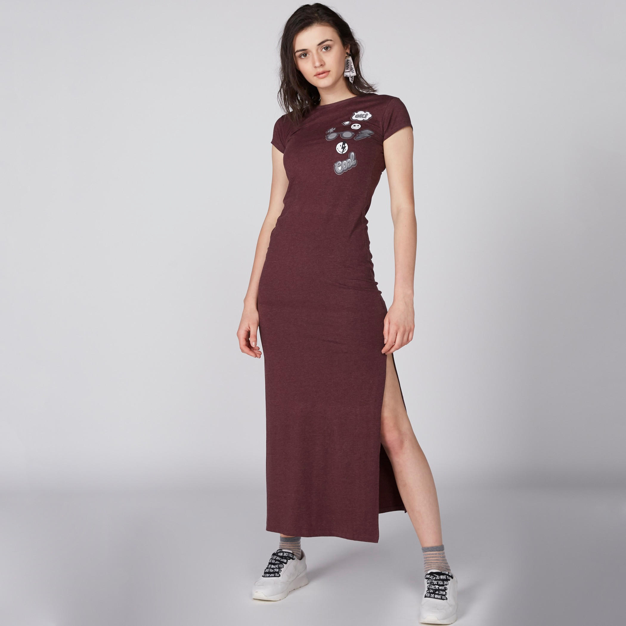فستان طويل بأكمام كاب وفتحة جانبية وطبعات سمايلي وورلد-women-clothing-dresses-image-1