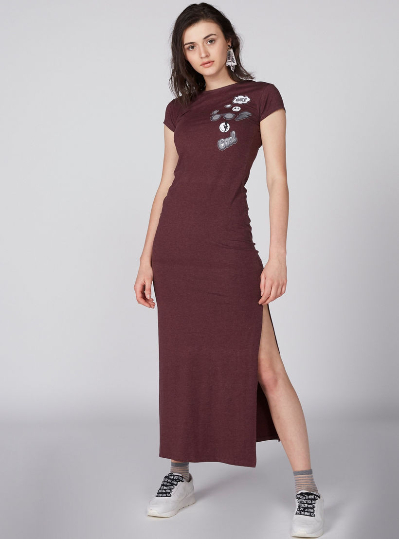 فستان طويل بأكمام كاب وفتحة جانبية وطبعات سمايلي وورلد-women-clothing-dresses-image-1