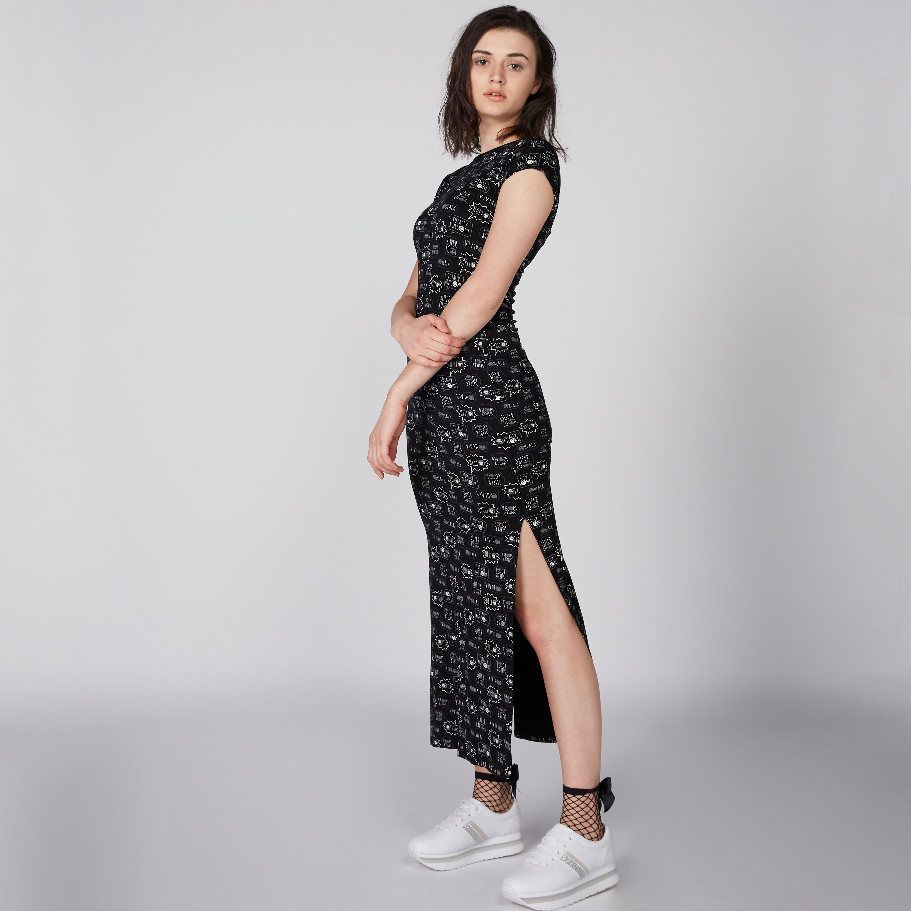 فستان طويل بياقة مستديرة وأكمام كاب وطبعات سمايلي وورلد-women-clothing-dresses-image-1