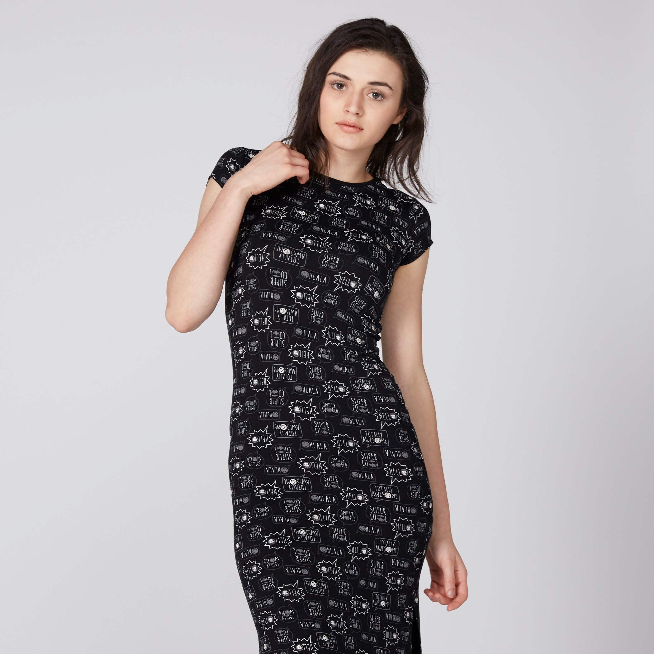 فستان طويل بياقة مستديرة وأكمام كاب وطبعات سمايلي وورلد-women-clothing-dresses-image-2