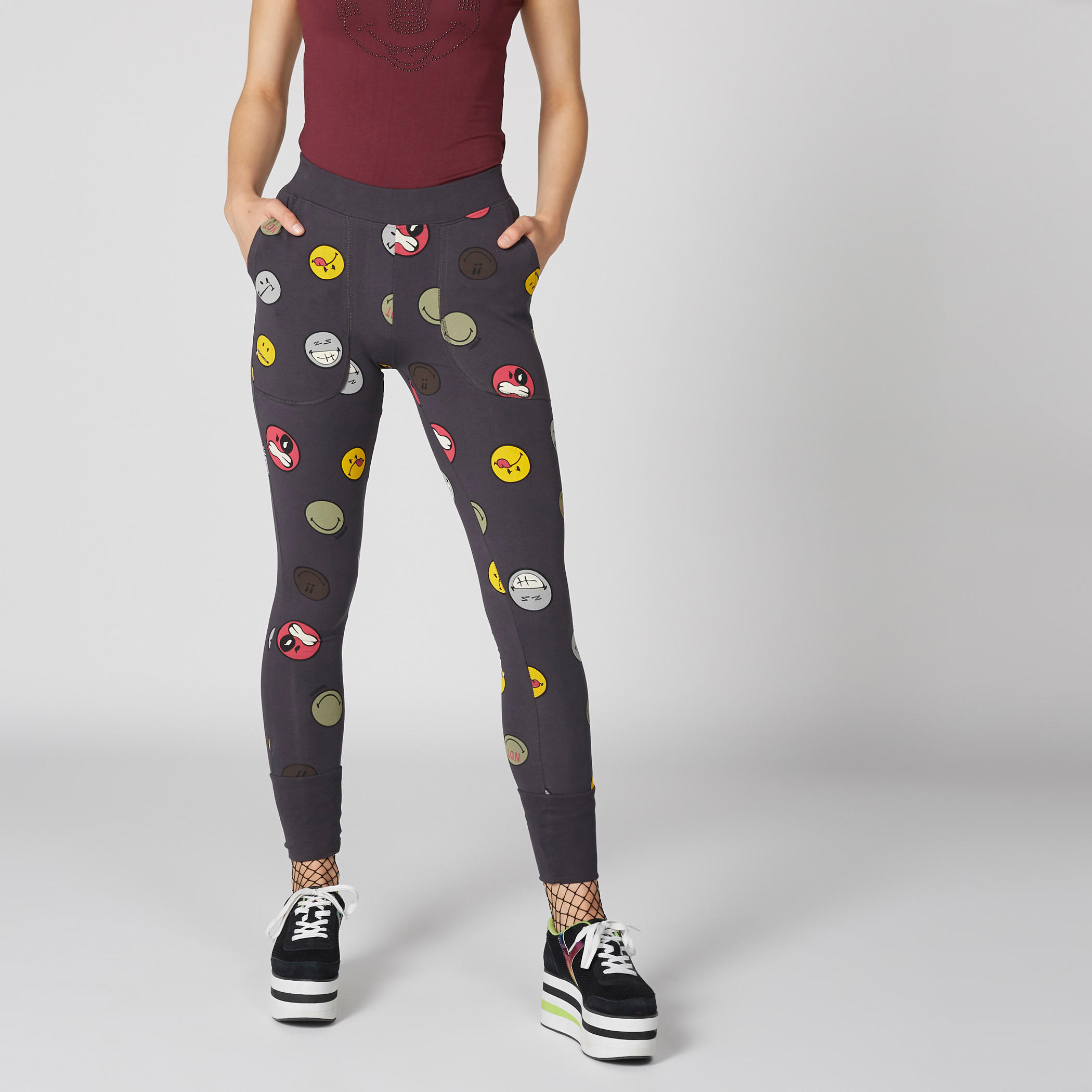 بنطال رياضي بطبعات سمايلي وورلد-women-clothing-bottoms-joggers-image-2