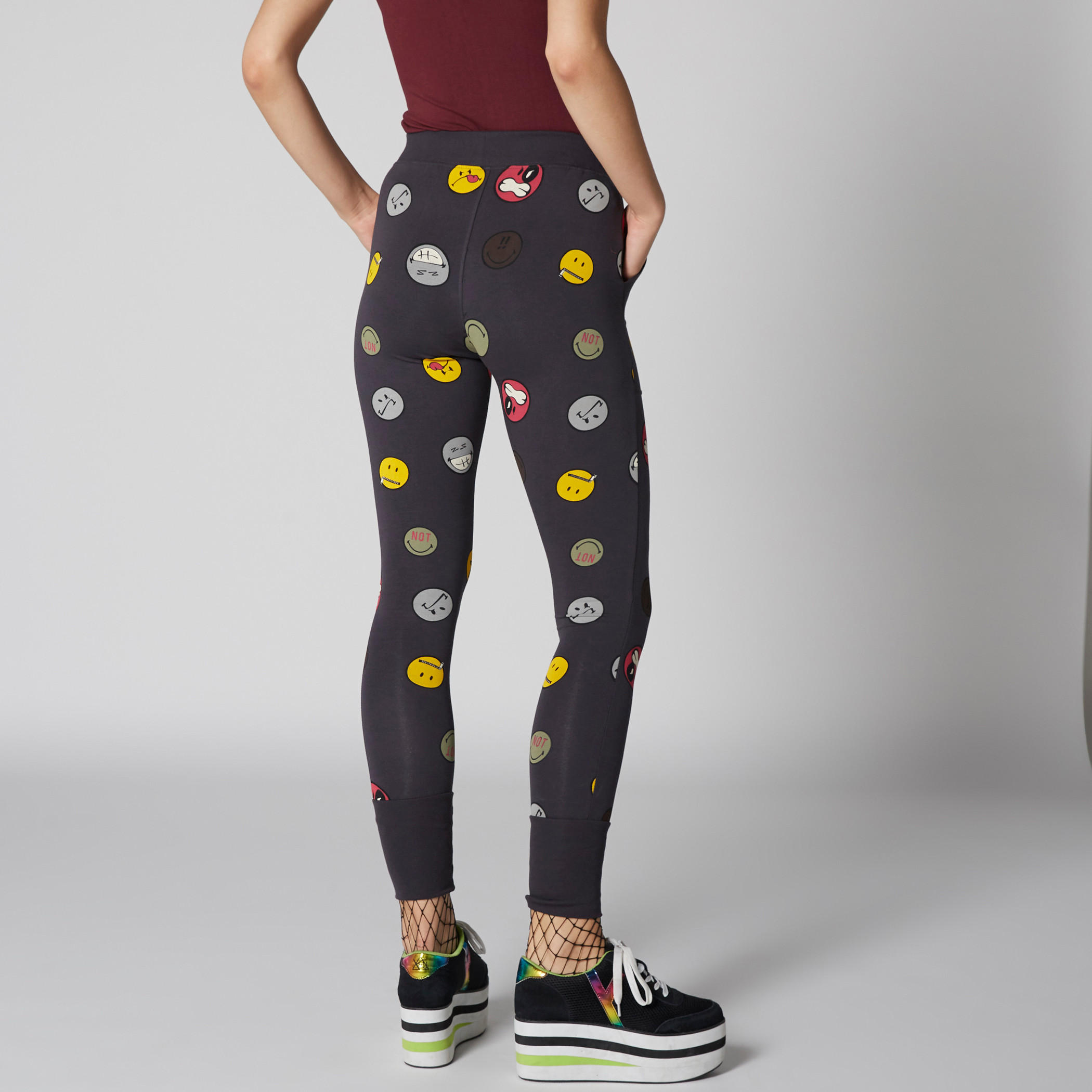 بنطال رياضي بطبعات سمايلي وورلد-women-clothing-bottoms-joggers-image-4
