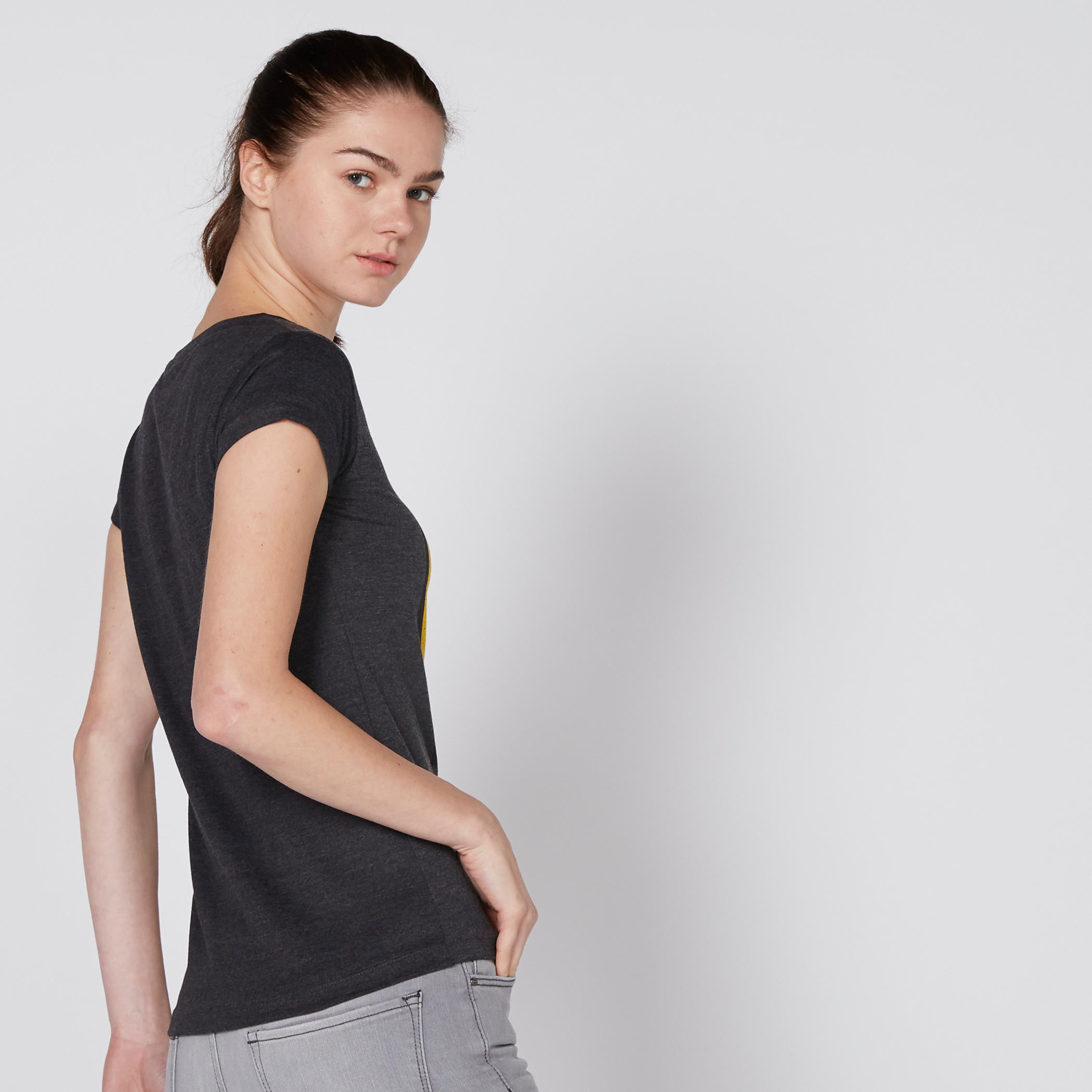 تيشيرت بياقة مستديرة وأكمام كاب وطبعات سمايلي وورلد-women-clothing-tshirts-image-3