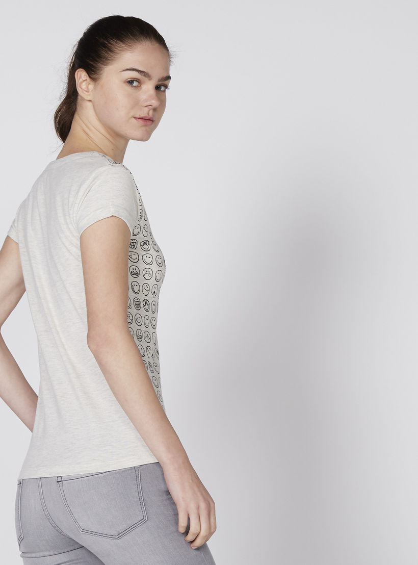تيشيرت بياقة مستديرة وأكمام كاب وطبعات سمايلي وورلد-women-clothing-tshirts-image-3