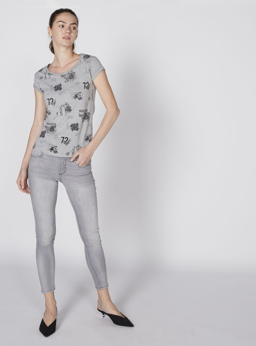تيشيرت بياقة مستديرة وأكمام كاب وطبعات سمايلي وورلد-women-clothing-tshirts-image-2