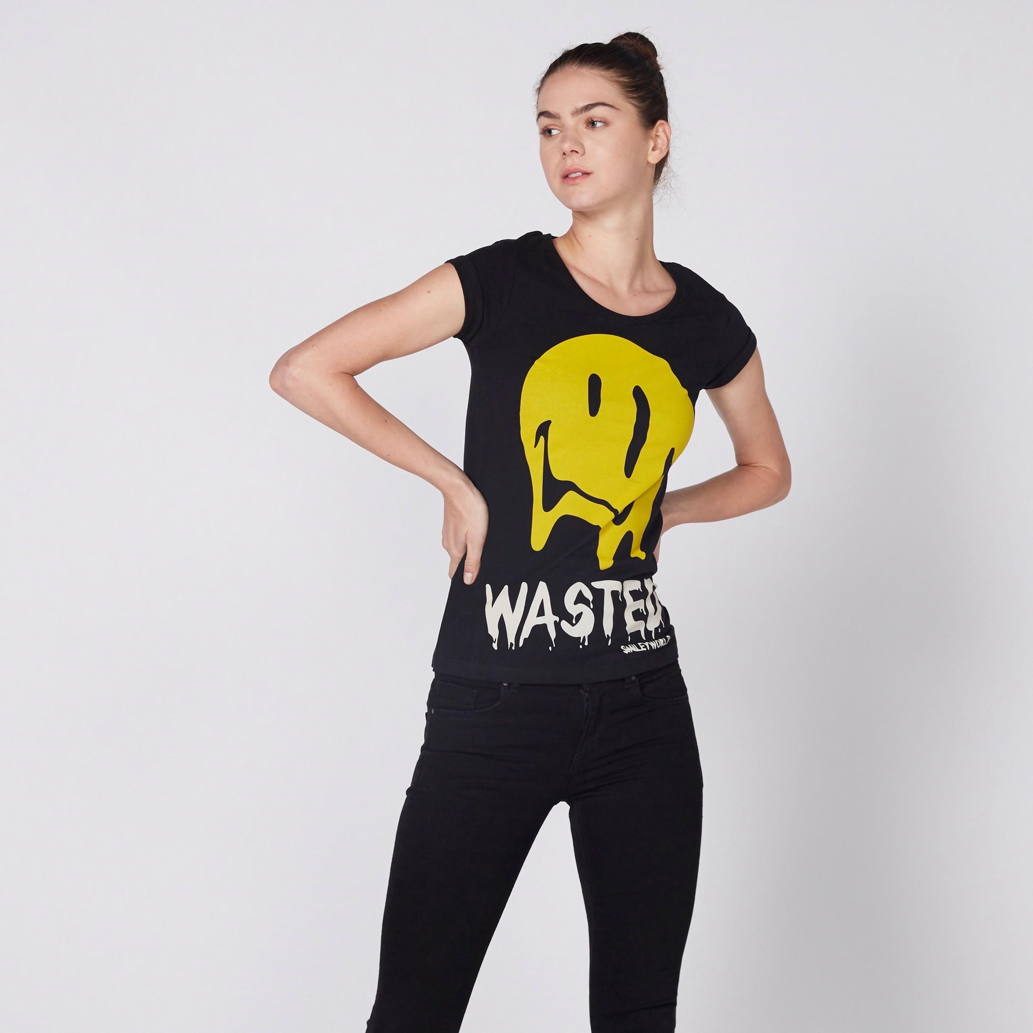 تيشيرت بياقة مستديرة وأكمام كاب وطبعات سمايلي وورلد-women-clothing-tshirts-image-1