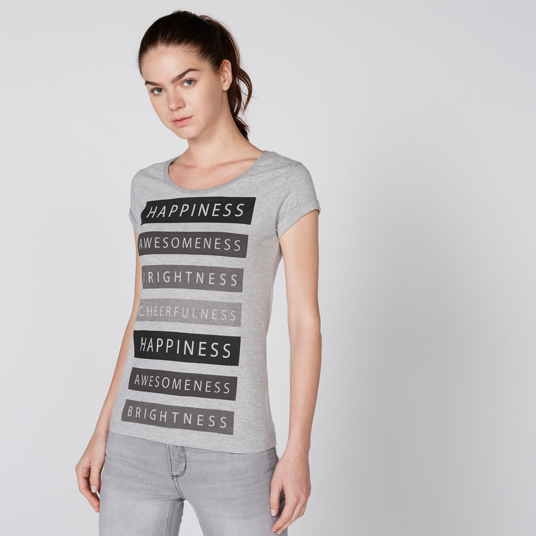 تيشيرت بياقة مستديرة وأكمام كاب وطبعات سمايلي وورلد-women-clothing-tshirts-image-1