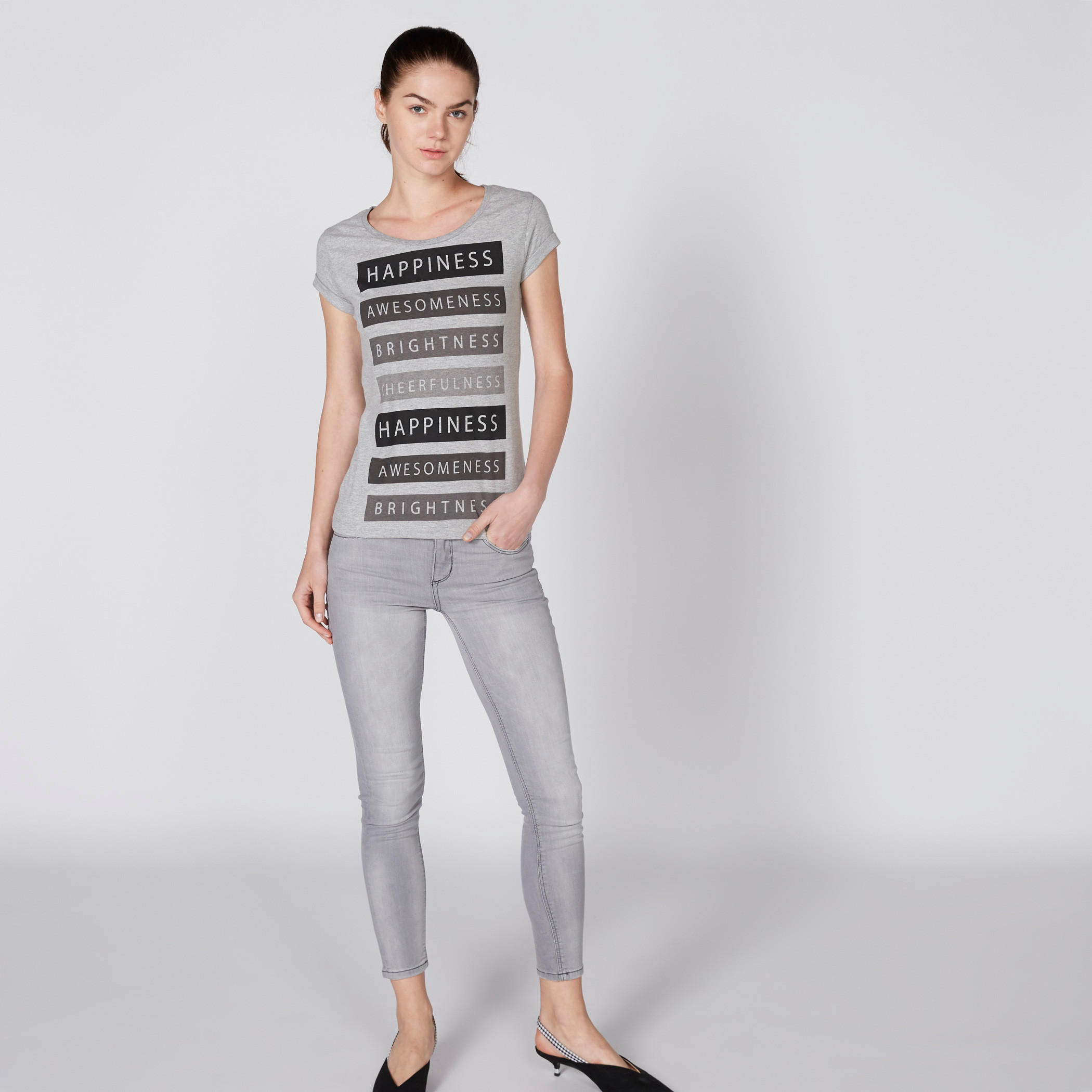 تيشيرت بياقة مستديرة وأكمام كاب وطبعات سمايلي وورلد-women-clothing-tshirts-image-2