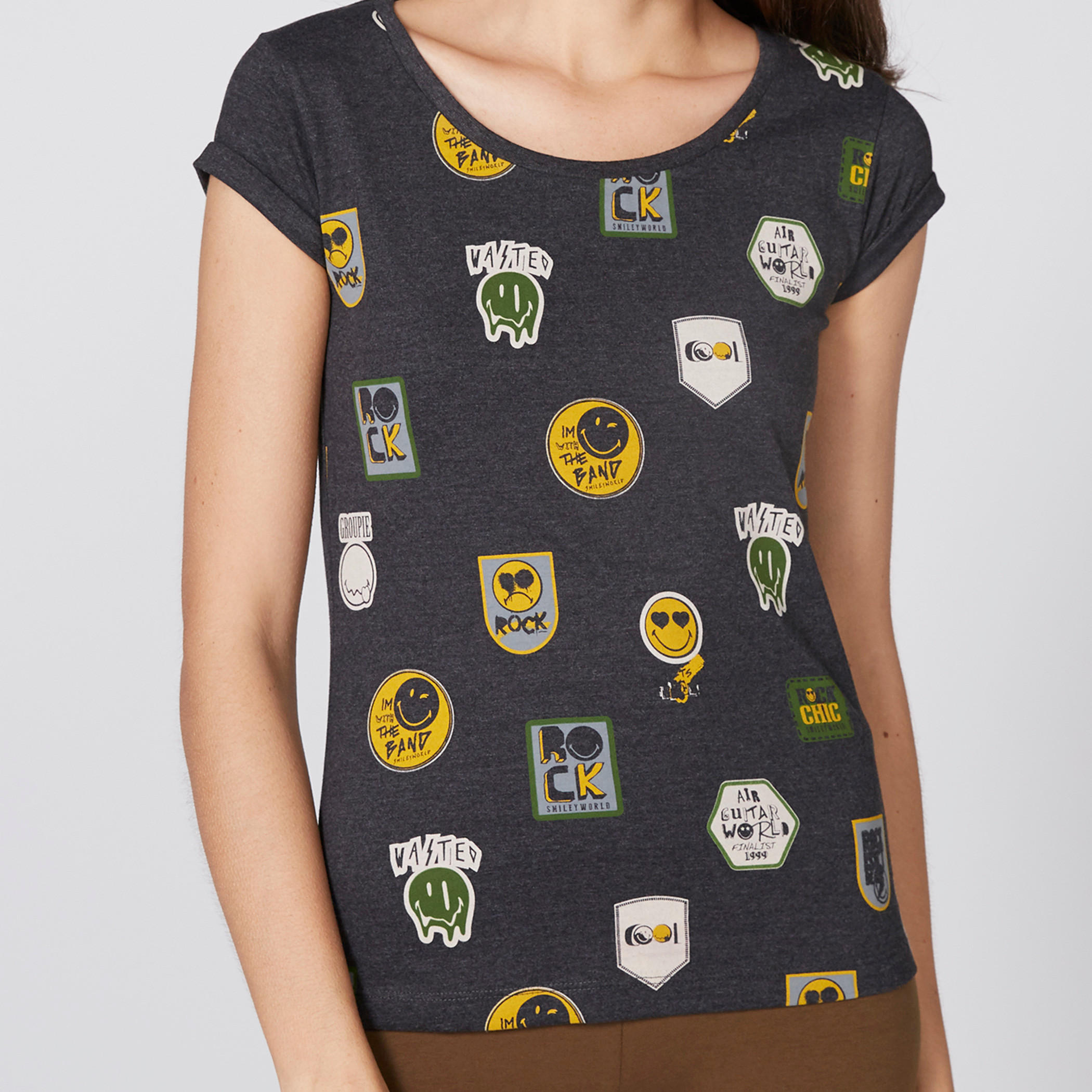تيشيرت بياقة مستديرة وأكمام كاب مع طبعات سمايلي وورلد-women-clothing-tshirts-image-1
