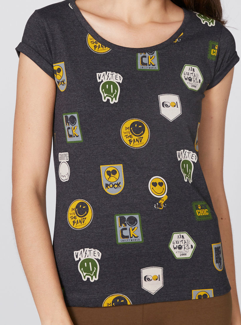 تيشيرت بياقة مستديرة وأكمام كاب مع طبعات سمايلي وورلد-women-clothing-tshirts-image-1