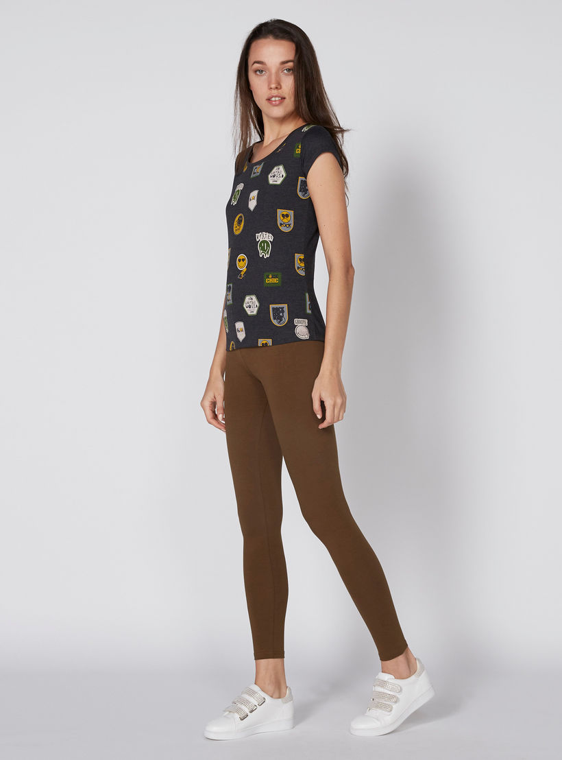 تيشيرت بياقة مستديرة وأكمام كاب مع طبعات سمايلي وورلد-women-clothing-tshirts-image-2