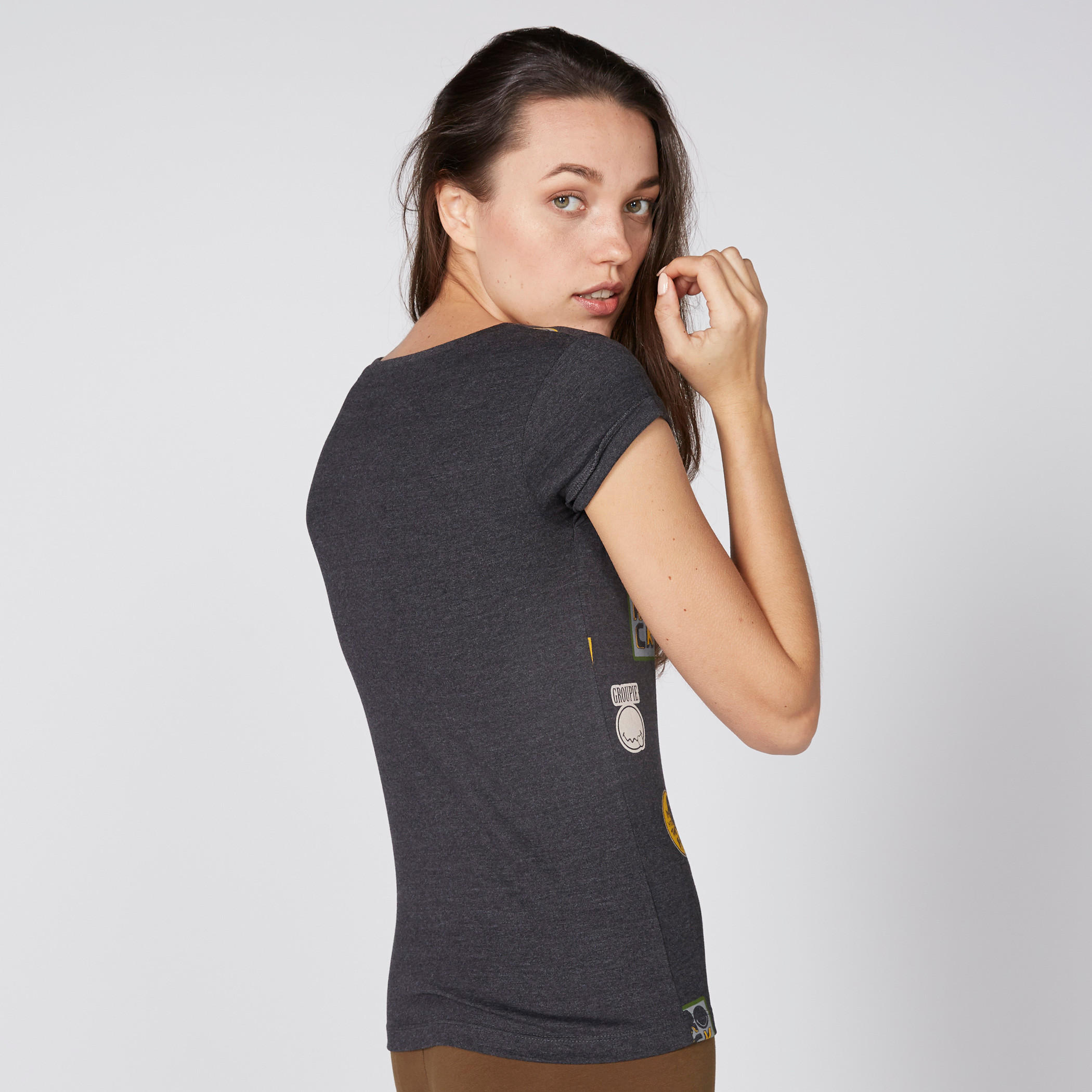 تيشيرت بياقة مستديرة وأكمام كاب مع طبعات سمايلي وورلد-women-clothing-tshirts-image-3