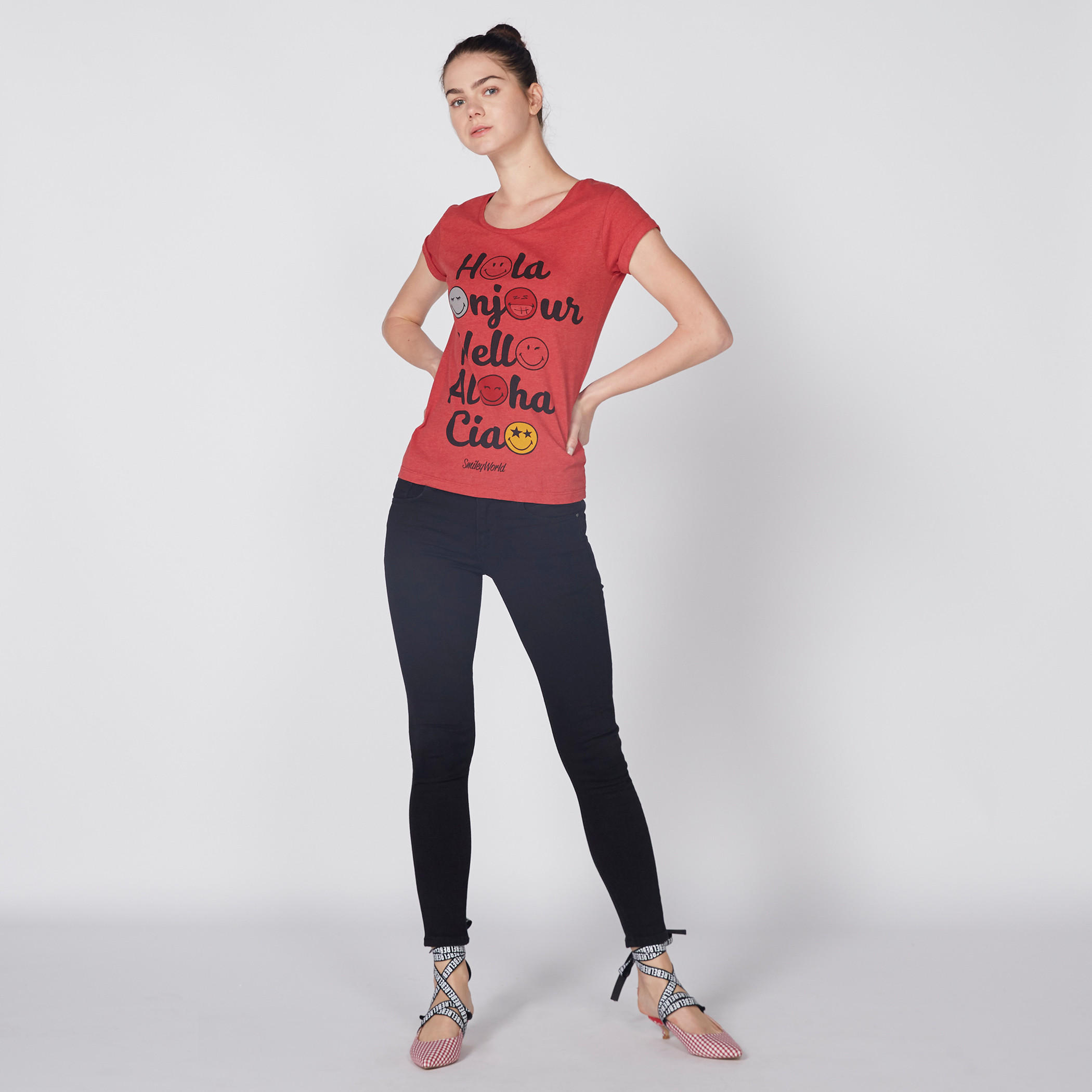 تيشيرت بياقة مستديرة وأكمام كاب وطبعات سمايلي وورلد-women-clothing-tshirts-image-2