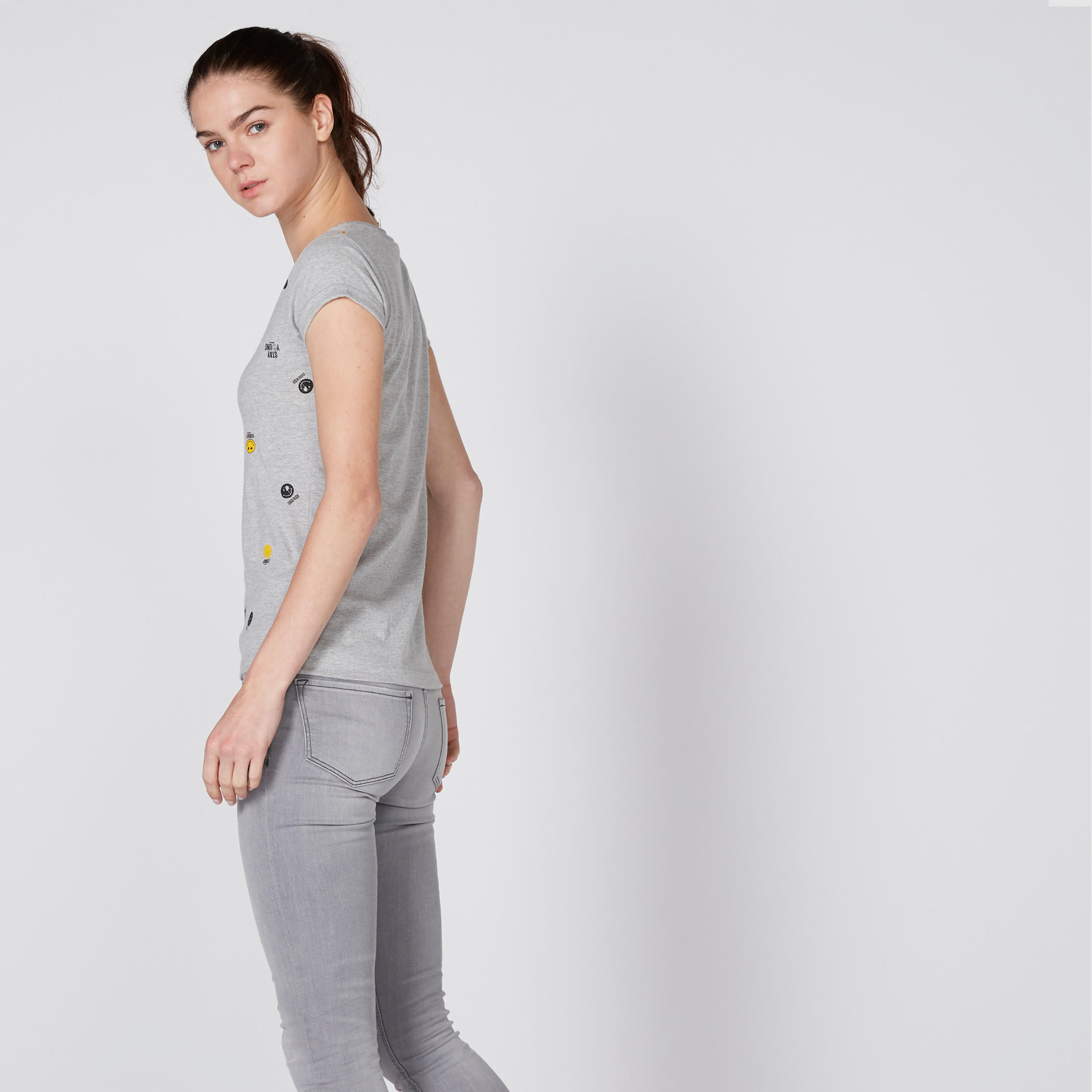 تيشيرت بياقة مستديرة وأكمام كاب وطبعات سمايلي وورلد-women-clothing-tshirts-image-3