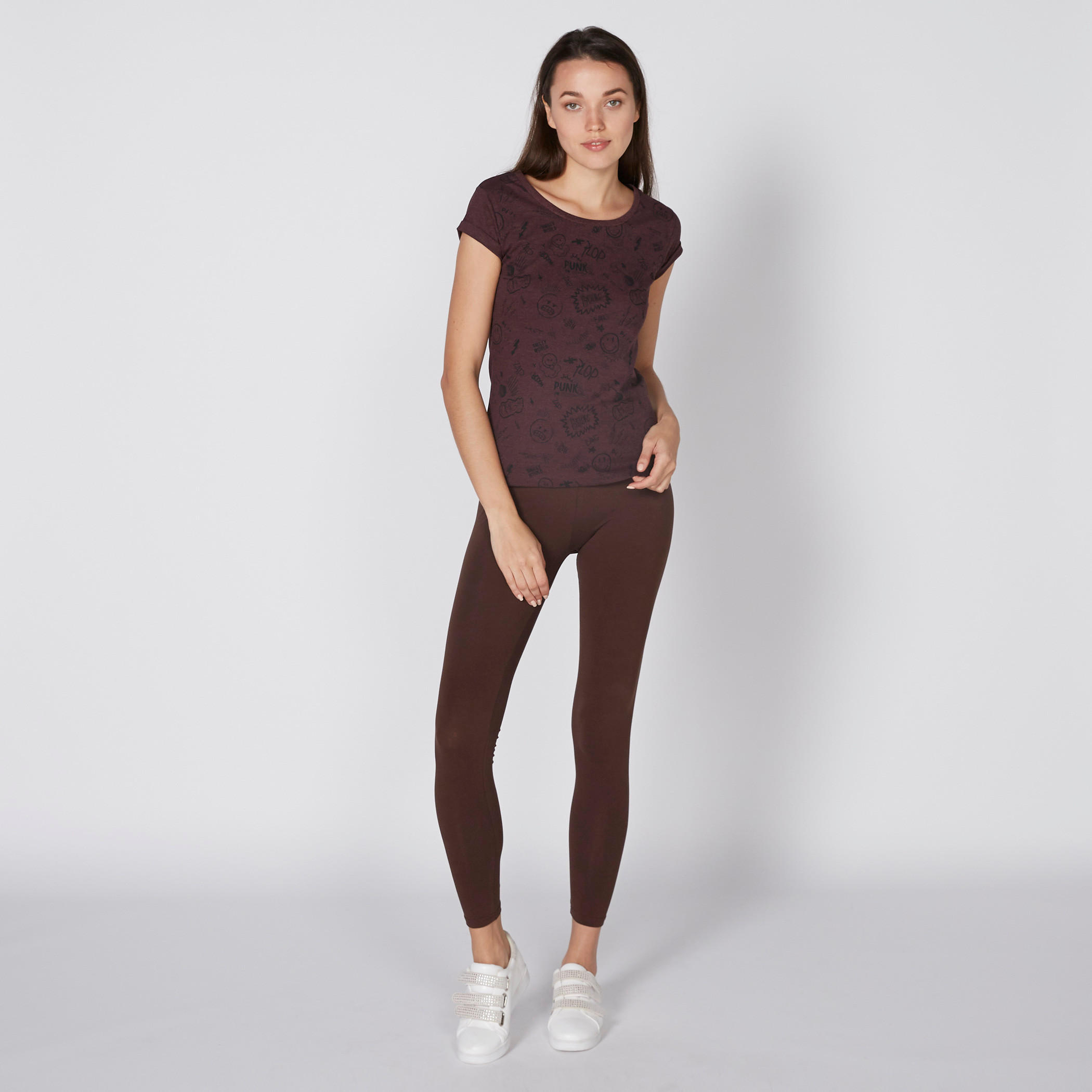 تيشيرت بياقة مستديرة وأكمام كاب وطبعات سمايلي وورلد-women-clothing-tshirts-image-1