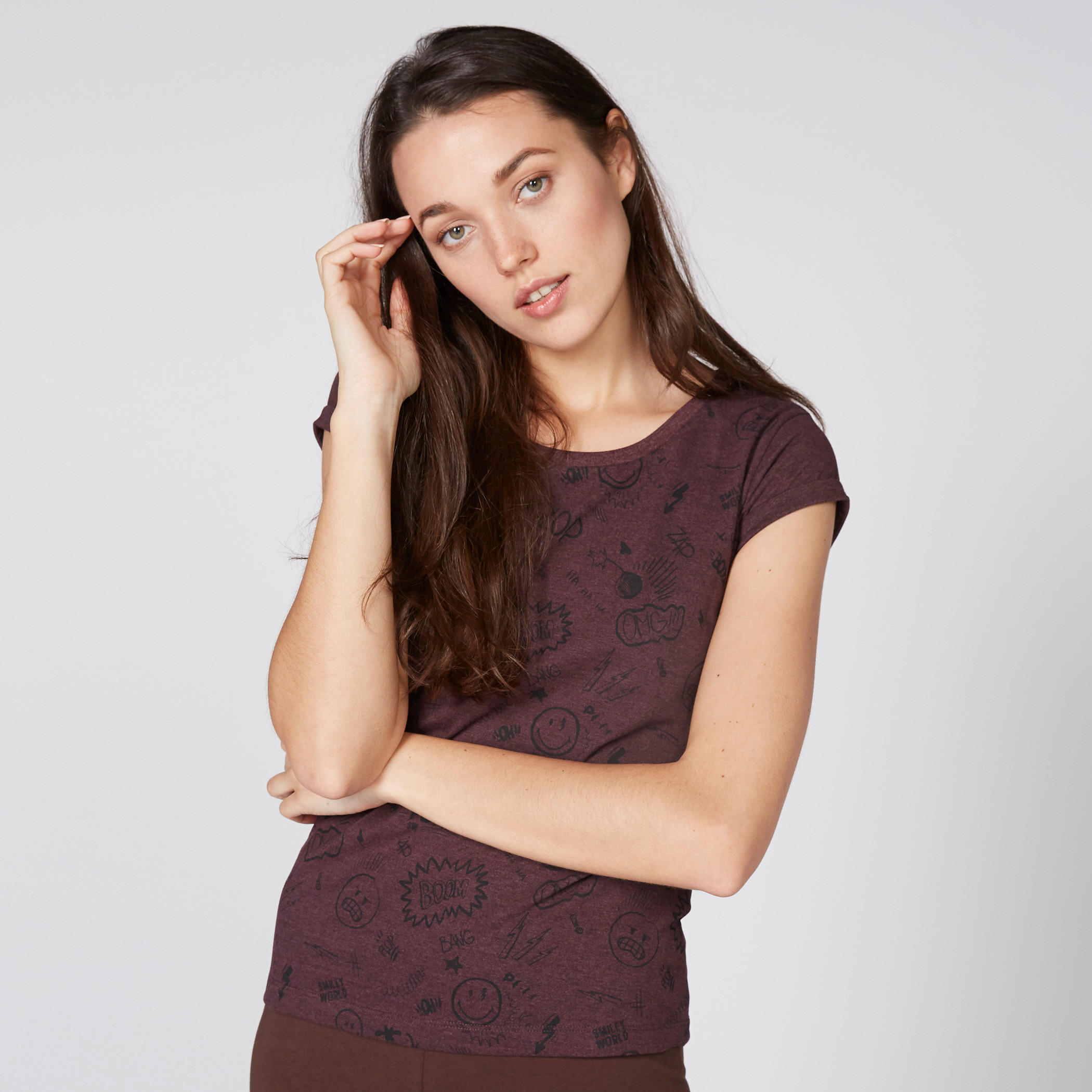 تيشيرت بياقة مستديرة وأكمام كاب وطبعات سمايلي وورلد-women-clothing-tshirts-image-2