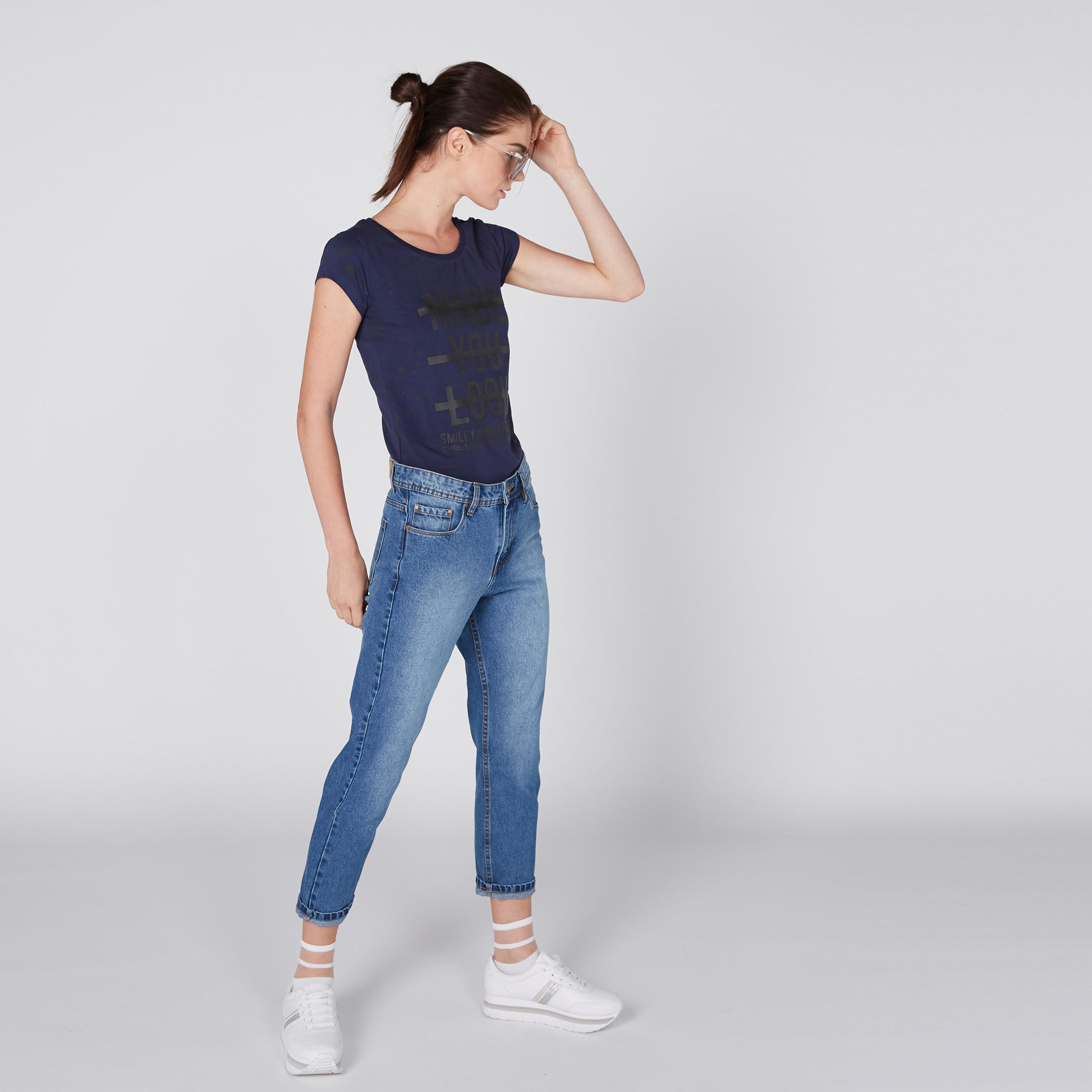 تيشيرت بطبعات وياقة مستديرة وأكمام كاب-women-clothing-tshirts-image-1