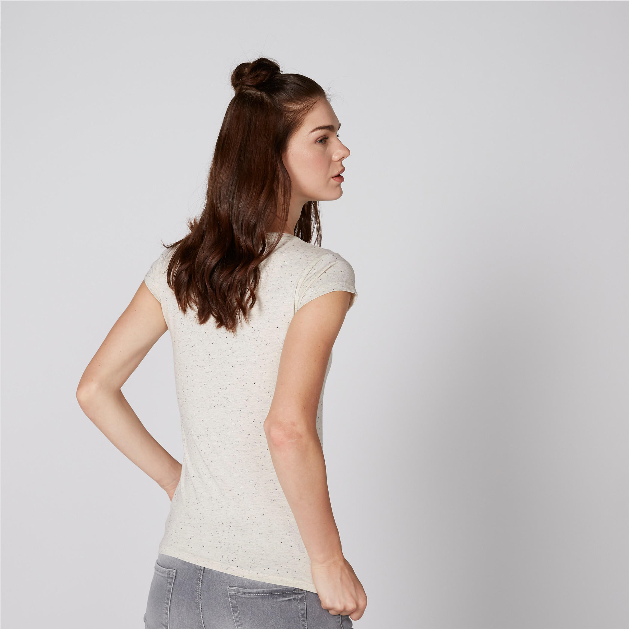 تيشيرت بياقة مستديرة وأكمام كاب وطبعات سمايلي وورلد-women-clothing-tshirts-image-2