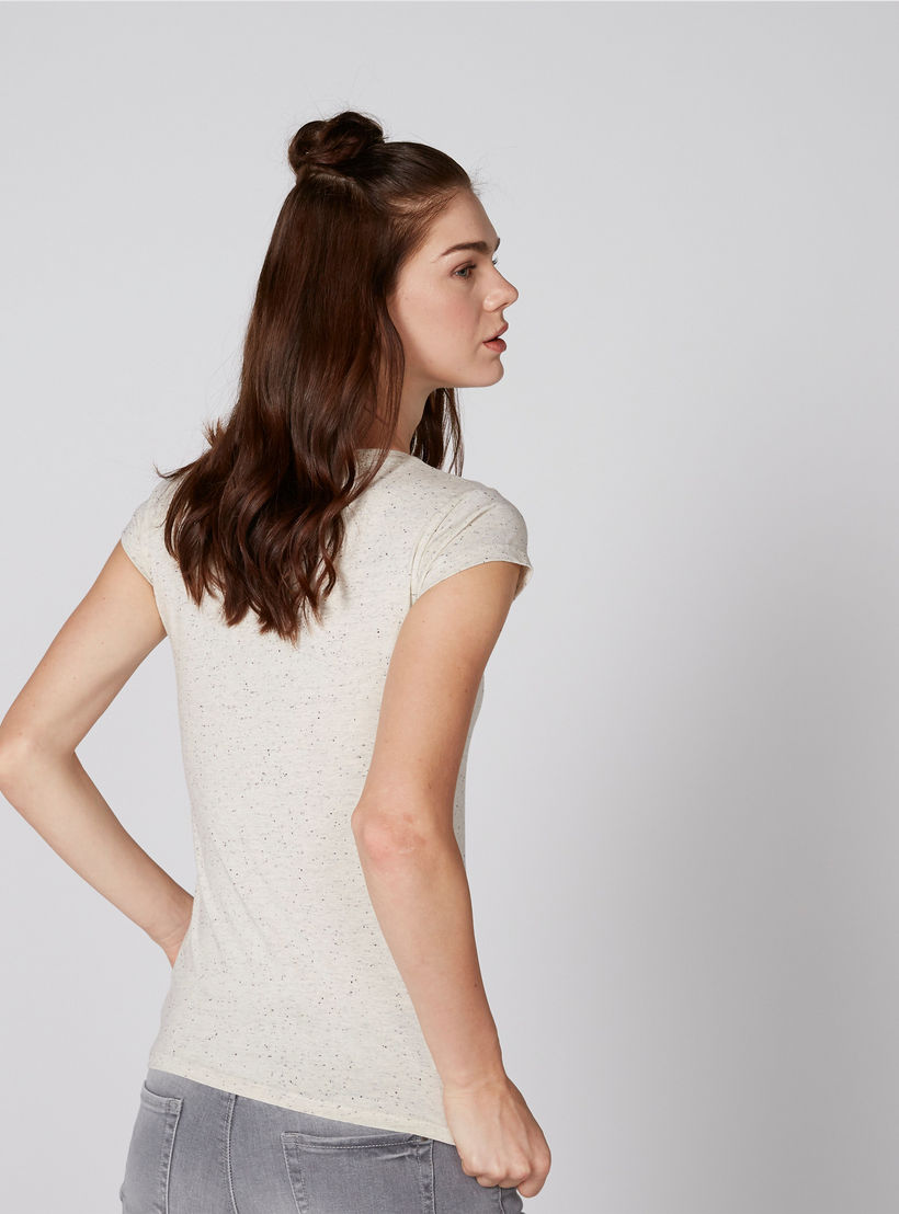 تيشيرت بياقة مستديرة وأكمام كاب وطبعات سمايلي وورلد-women-clothing-tshirts-image-2