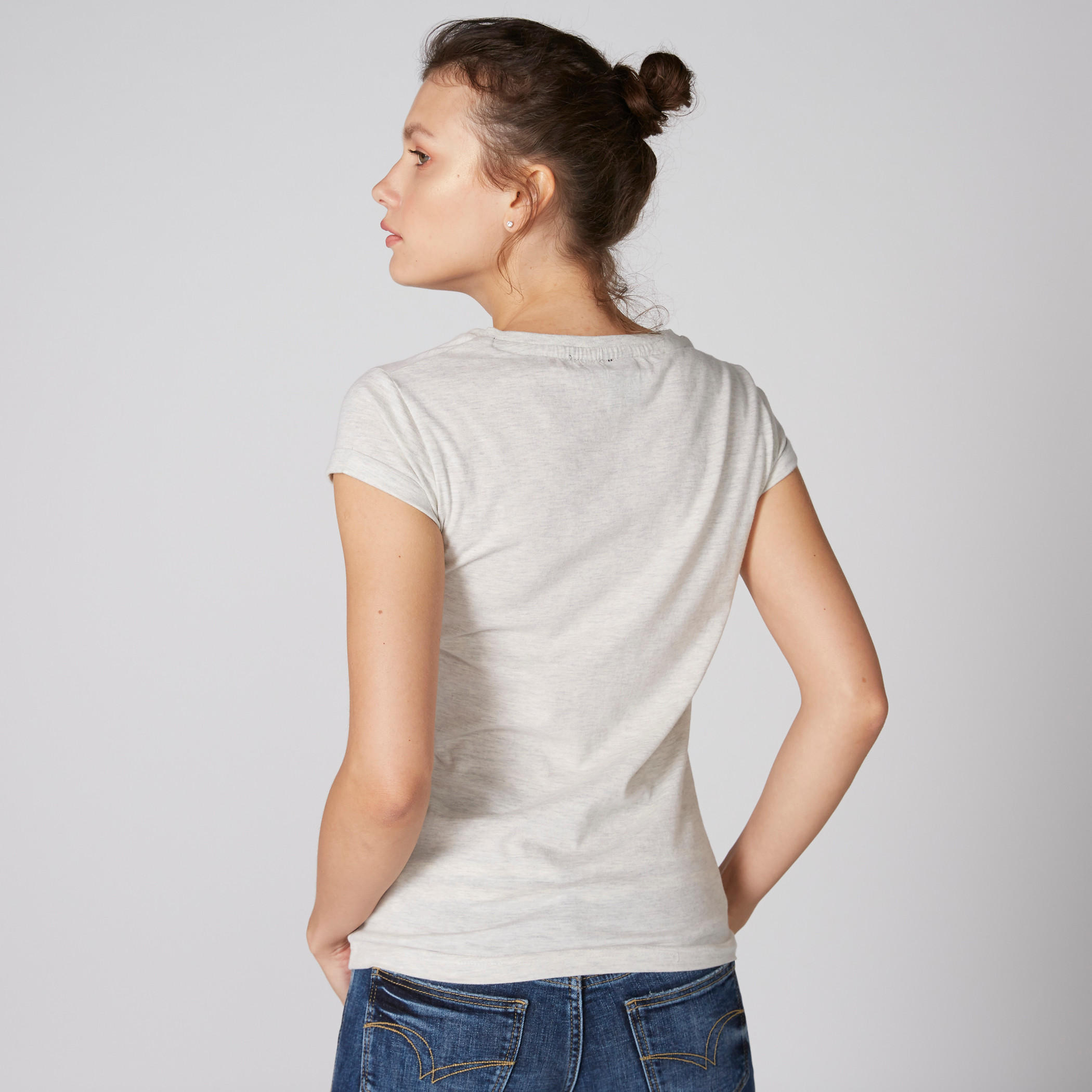 تيشيرت بياقة مستديرة وأكمام كاب وطبعات سمايلي وورلد-women-clothing-tshirts-image-2