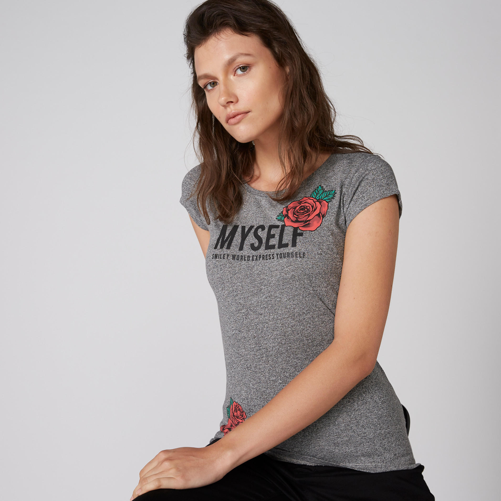 تيشيرت بياقة مستديرة وأكمام كاب وطبعات سمايلي وورلد-women-clothing-tshirts-image-3