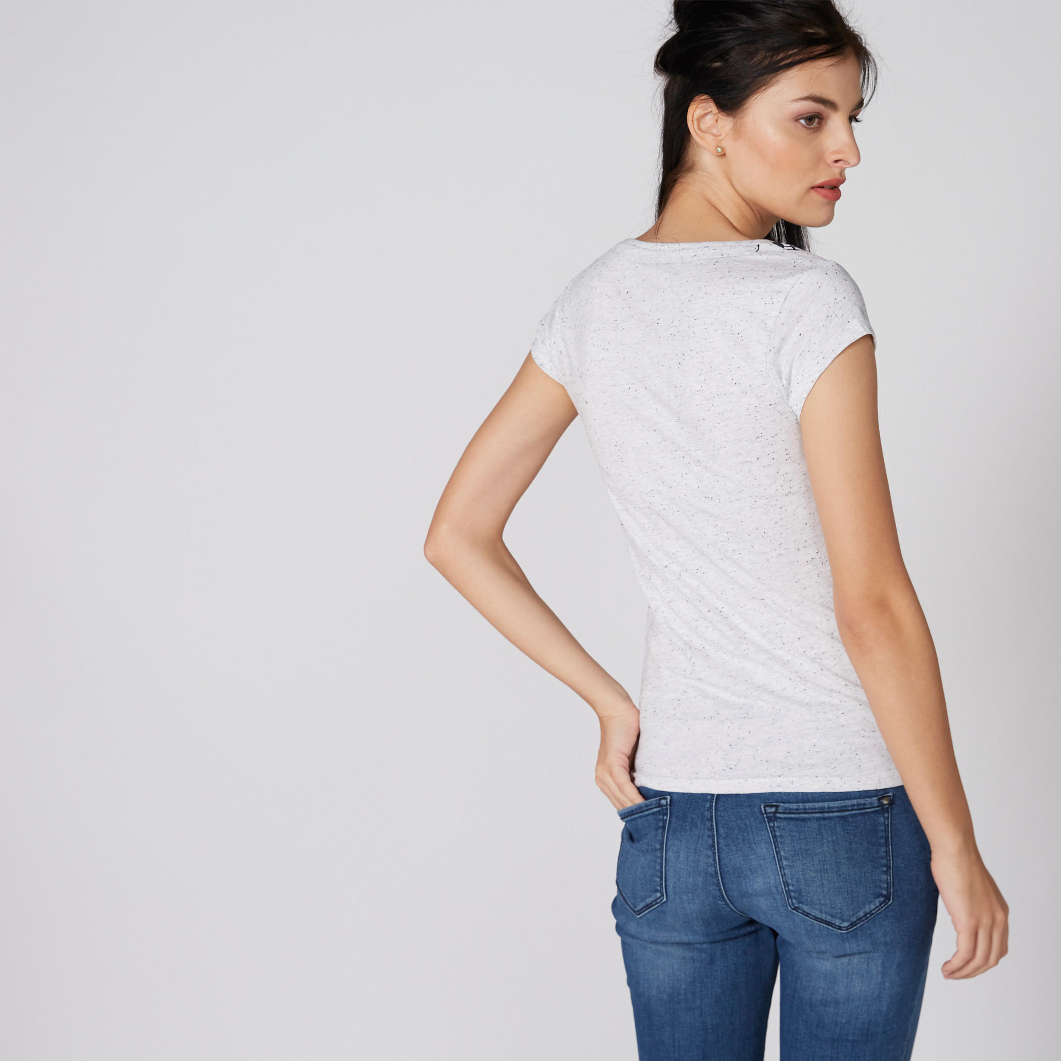 تيشيرت بياقة مستديرة وأكمام كاب وطبعات سمايلي وورلد-women-clothing-tshirts-image-2