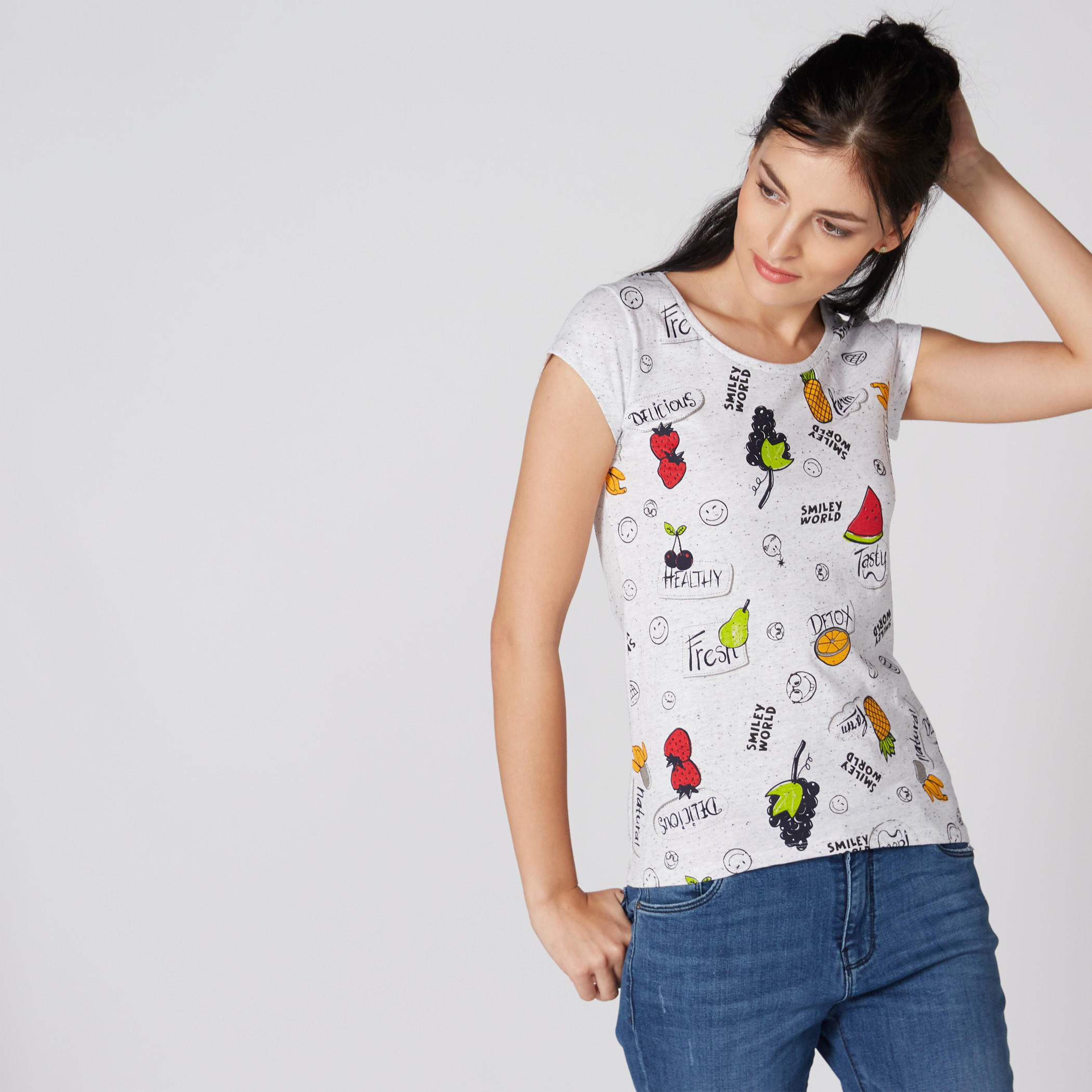 تيشيرت بياقة مستديرة وأكمام كاب وطبعات سمايلي وورلد-women-clothing-tshirts-image-3