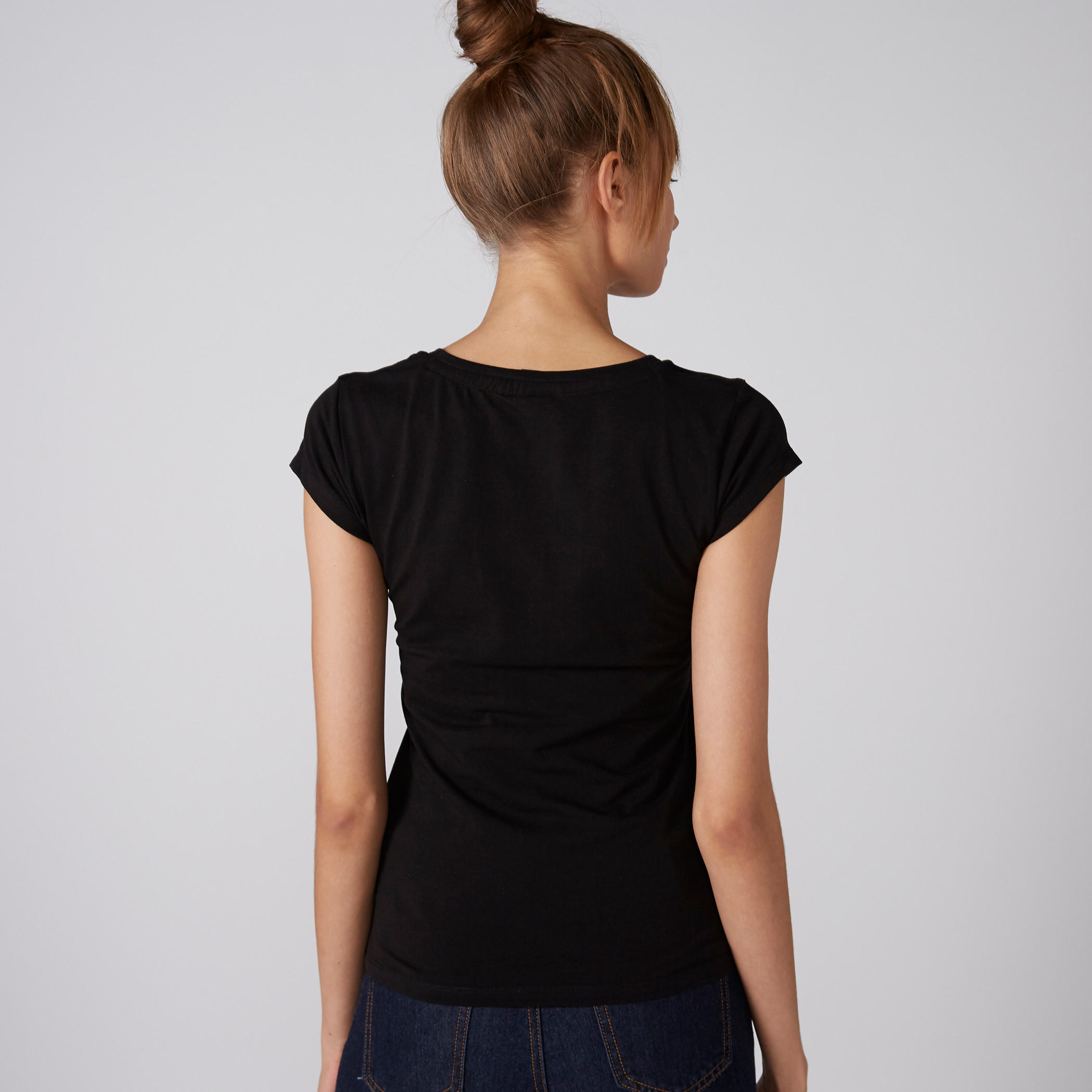 تيشيرت بياقة مستديرة وأكمام كاب وطبعات سمايلي وورلد-women-clothing-tshirts-image-2