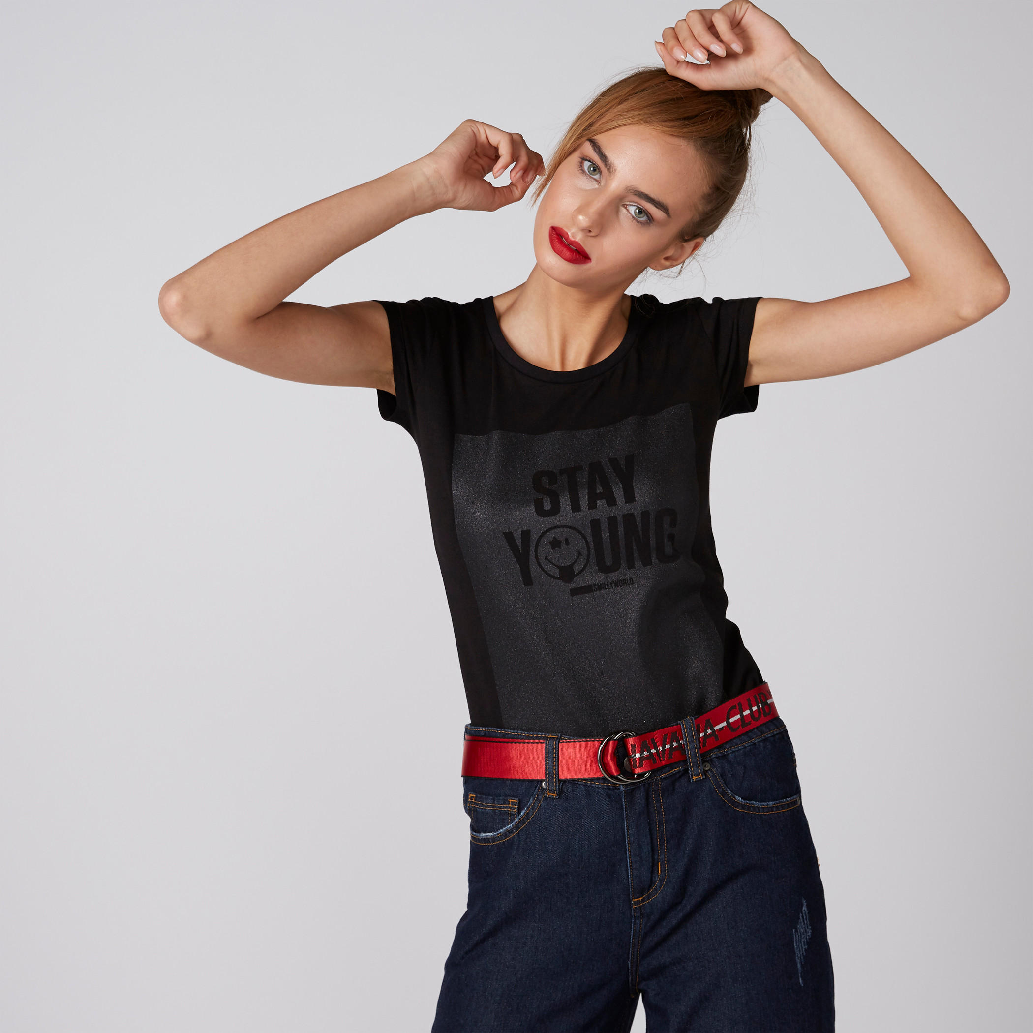 تيشيرت بياقة مستديرة وأكمام كاب وطبعات سمايلي وورلد-women-clothing-tshirts-image-3