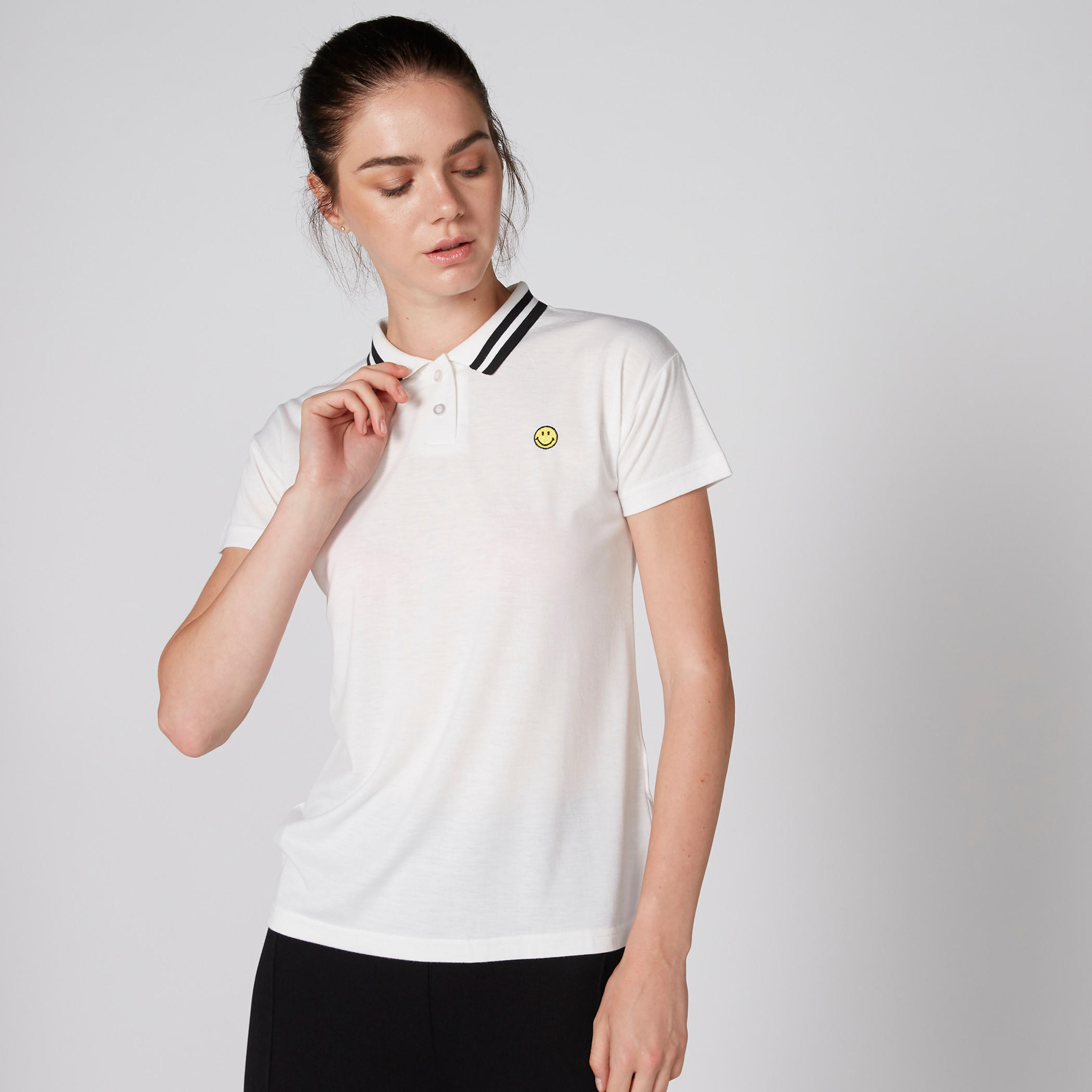 تيشيرت بياقة بولو وأكمام قصيرة من سمايلي وورلد-women-clothing-tshirts-image-3