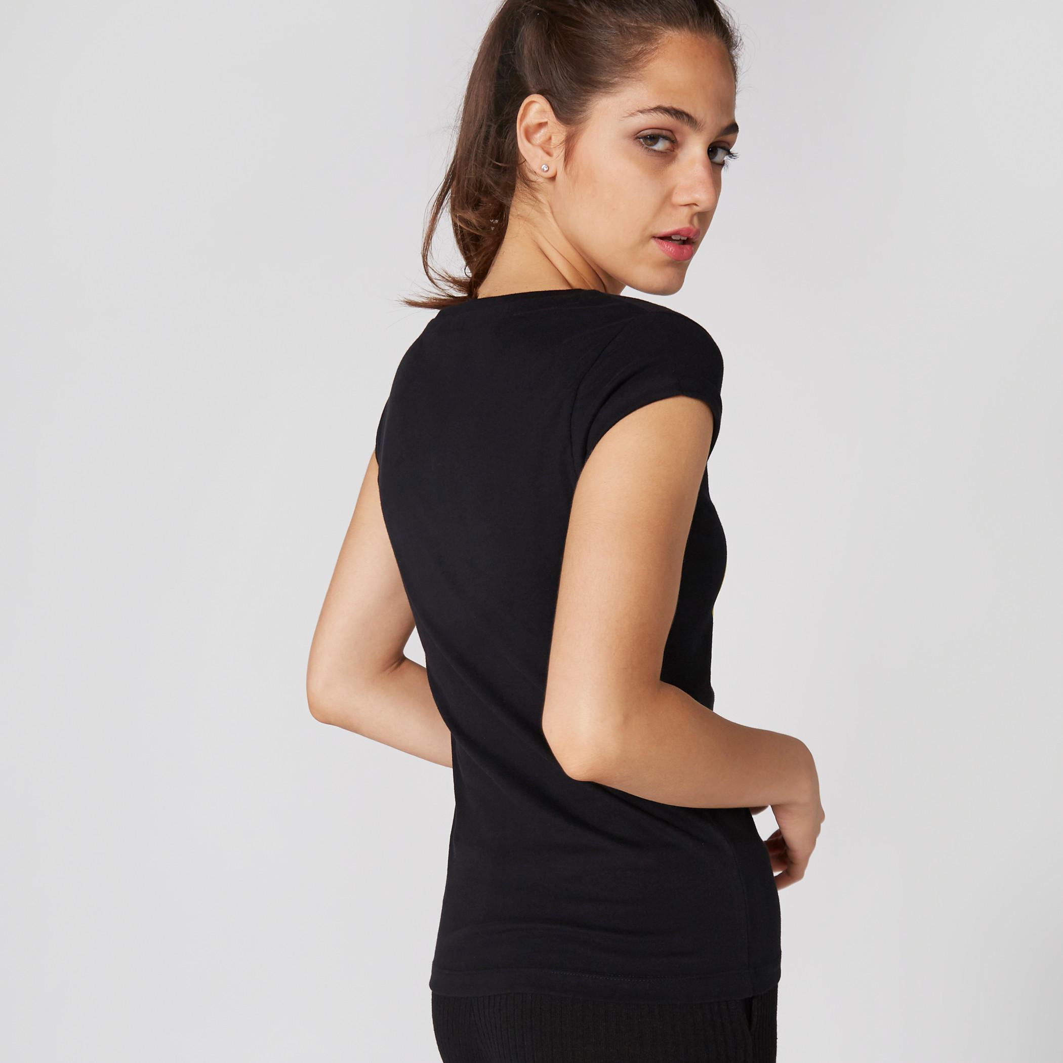 تيشيرت بياقة مستديرة وأكمام كاب وطبعات سمايلي وورلد-women-clothing-tshirts-image-2