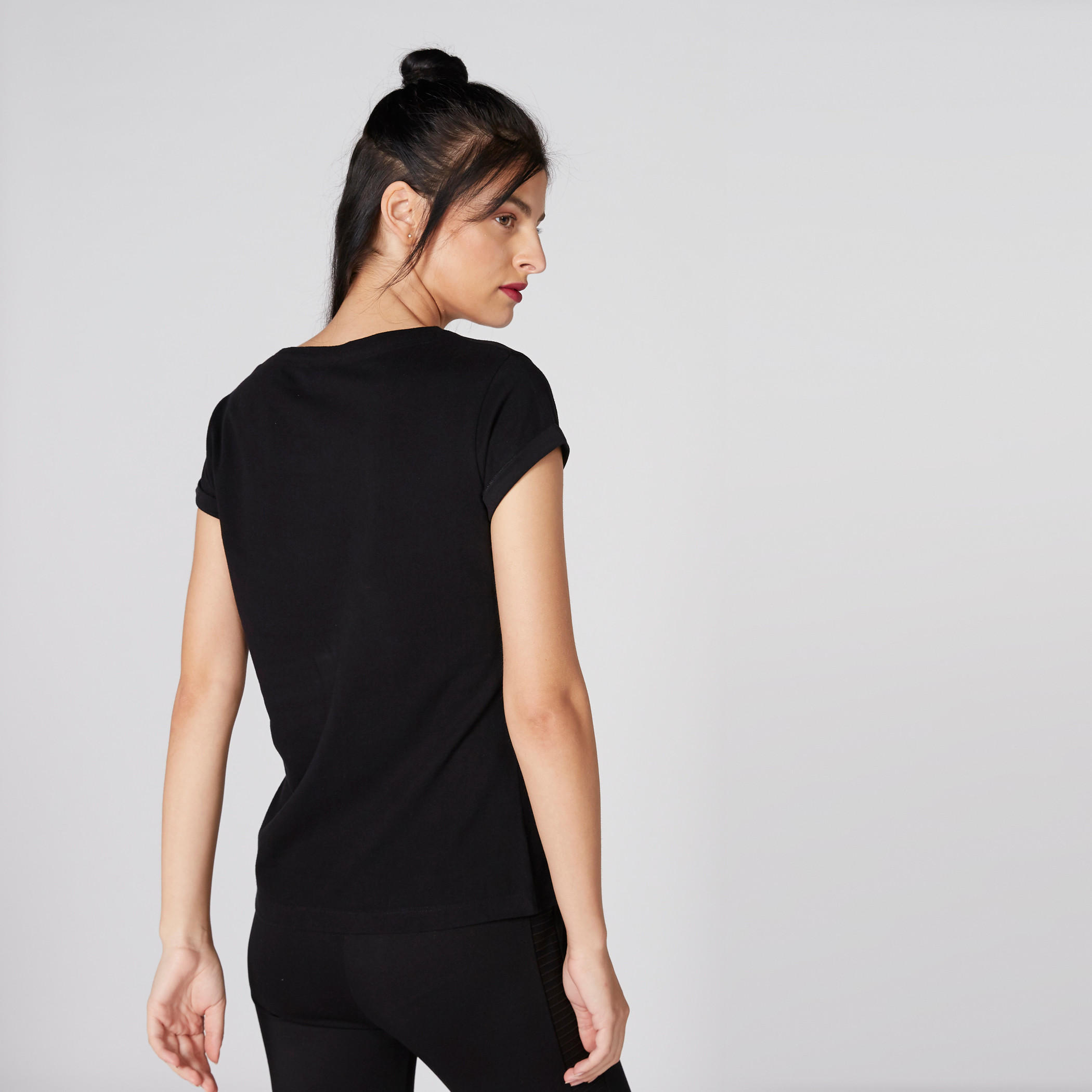 تيشيرت بياقة مستديرة وأكمام كاب وطبعات سمايلي وورلد-women-clothing-tshirts-image-2