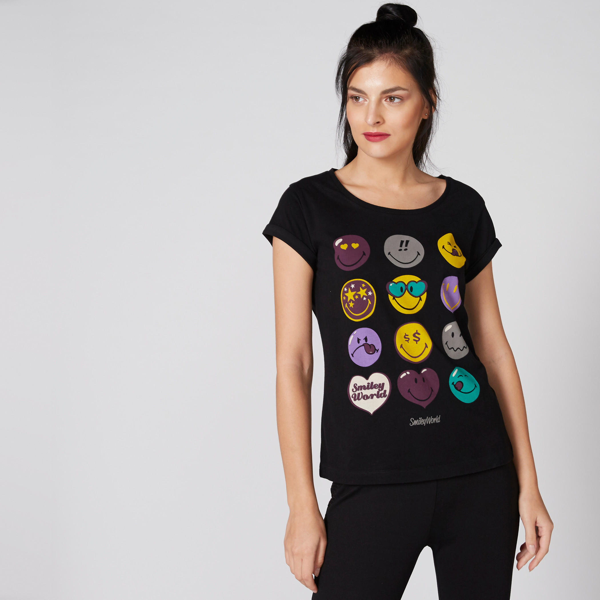 تيشيرت بياقة مستديرة وأكمام كاب وطبعات سمايلي وورلد-women-clothing-tshirts-image-3