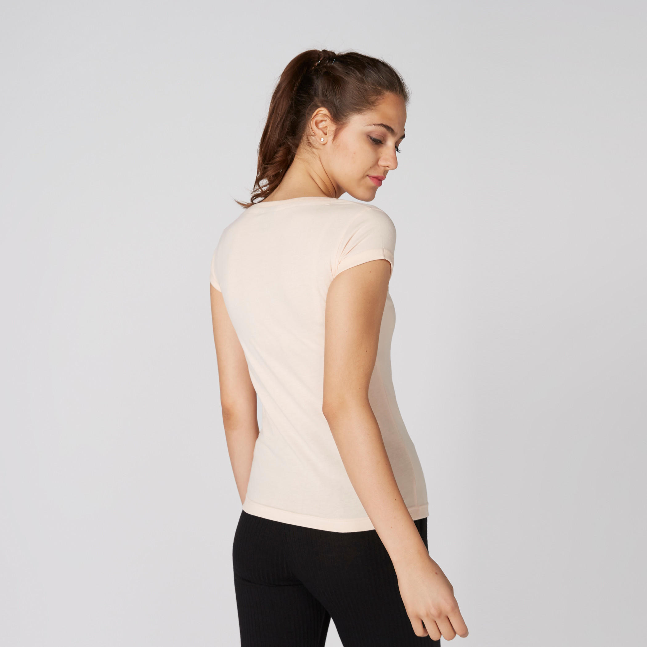 تيشيرت بياقة مستديرة وأكمام كاب وطبعات سمايلي وورلد-women-clothing-tshirts-image-2