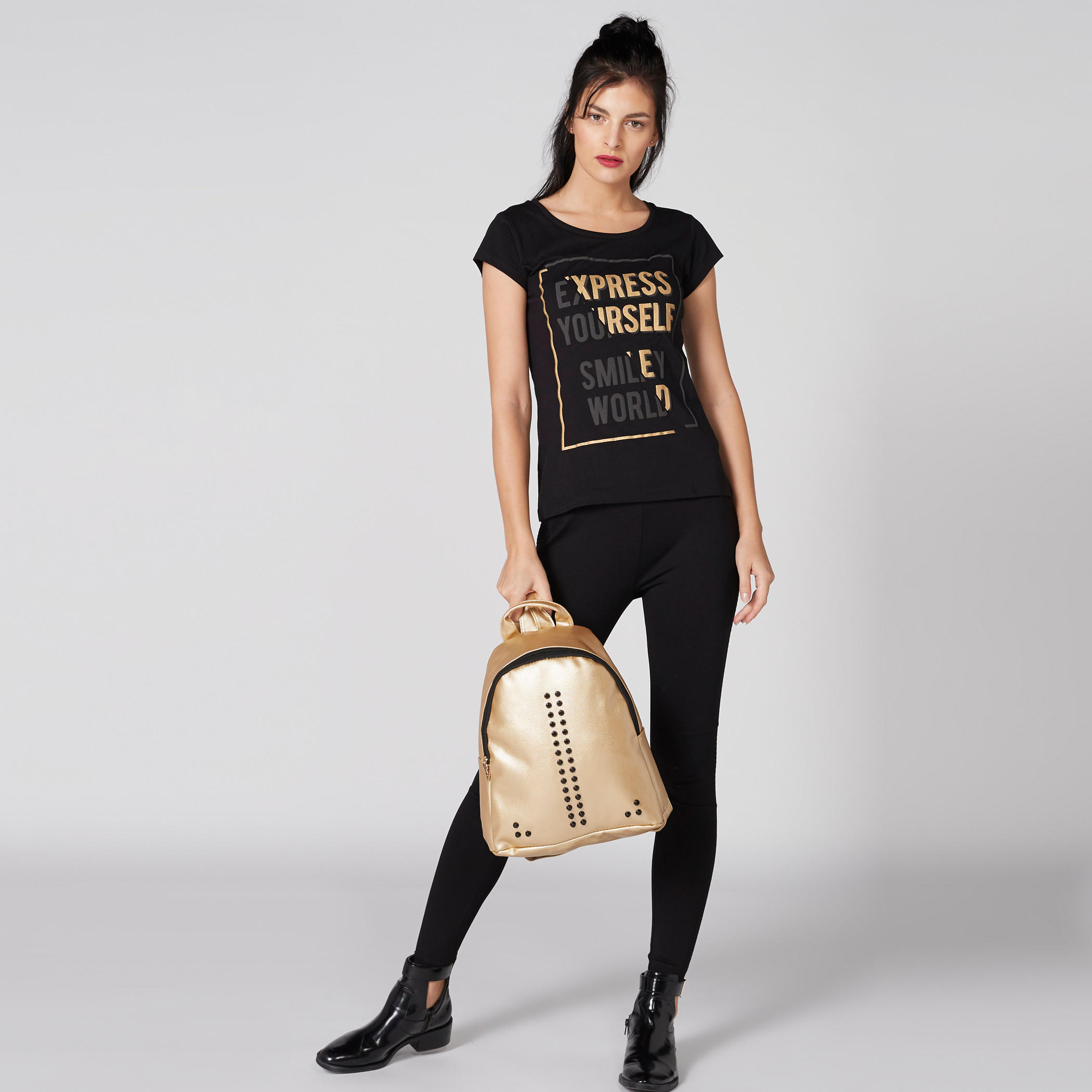 تيشيرت بياقة مستديرة وأكمام كاب وطبعات سمايلي وورلد-women-clothing-tshirts-image-3