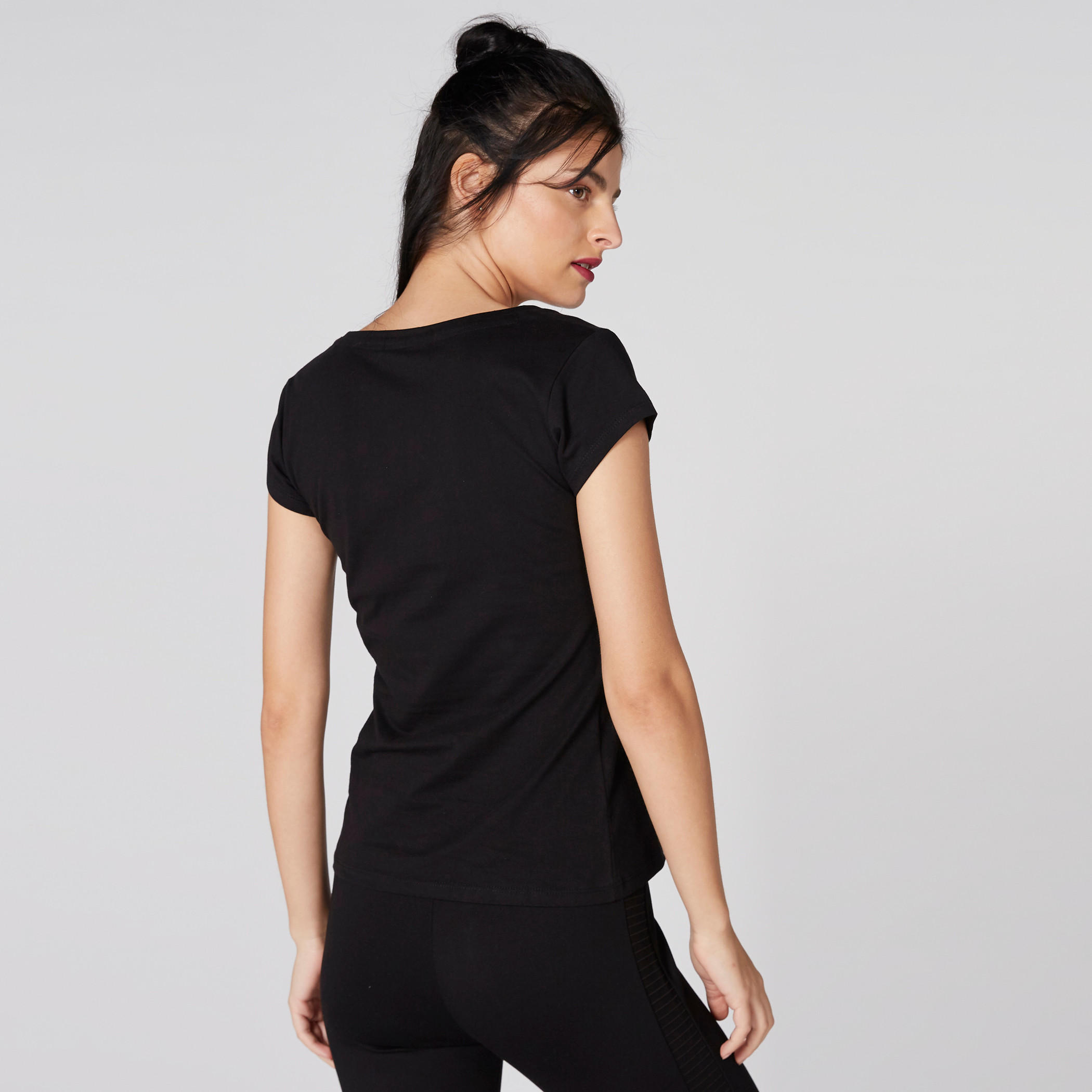 تيشيرت بياقة مستديرة وأكمام كاب وطبعات سمايلي وورلد-women-clothing-tshirts-image-2