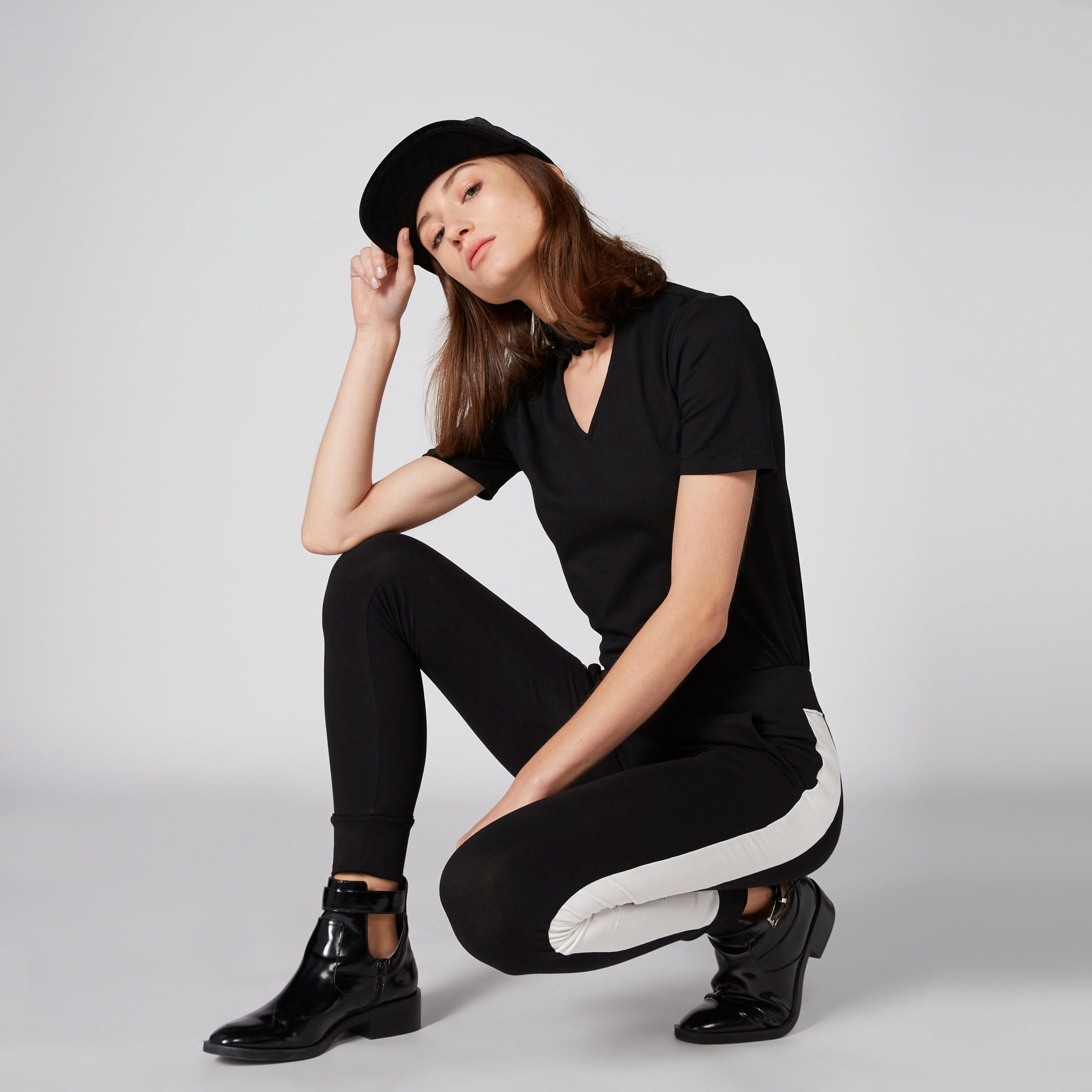 بنطال رياضي بخصر مطّاطي وطبعات سمايلي وورلد-women-clothing-bottoms-joggers-image-1