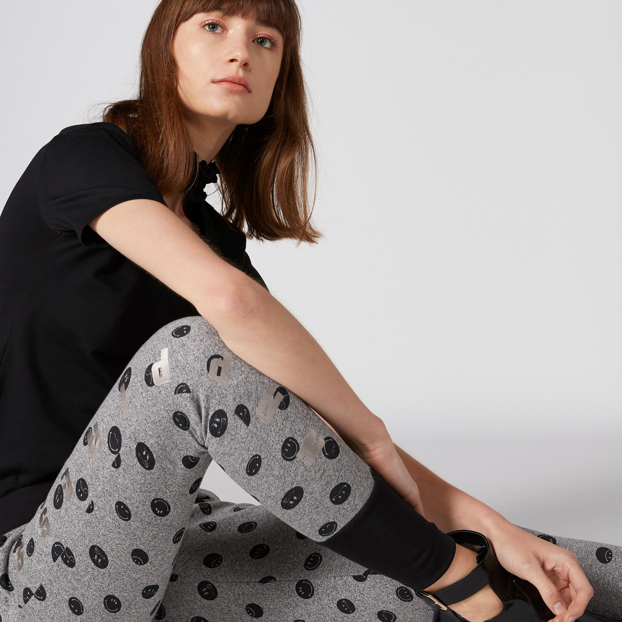 بنطال رياضي بجيوب وطبعات سمايلي وورلد-women-clothing-bottoms-joggers-image-1