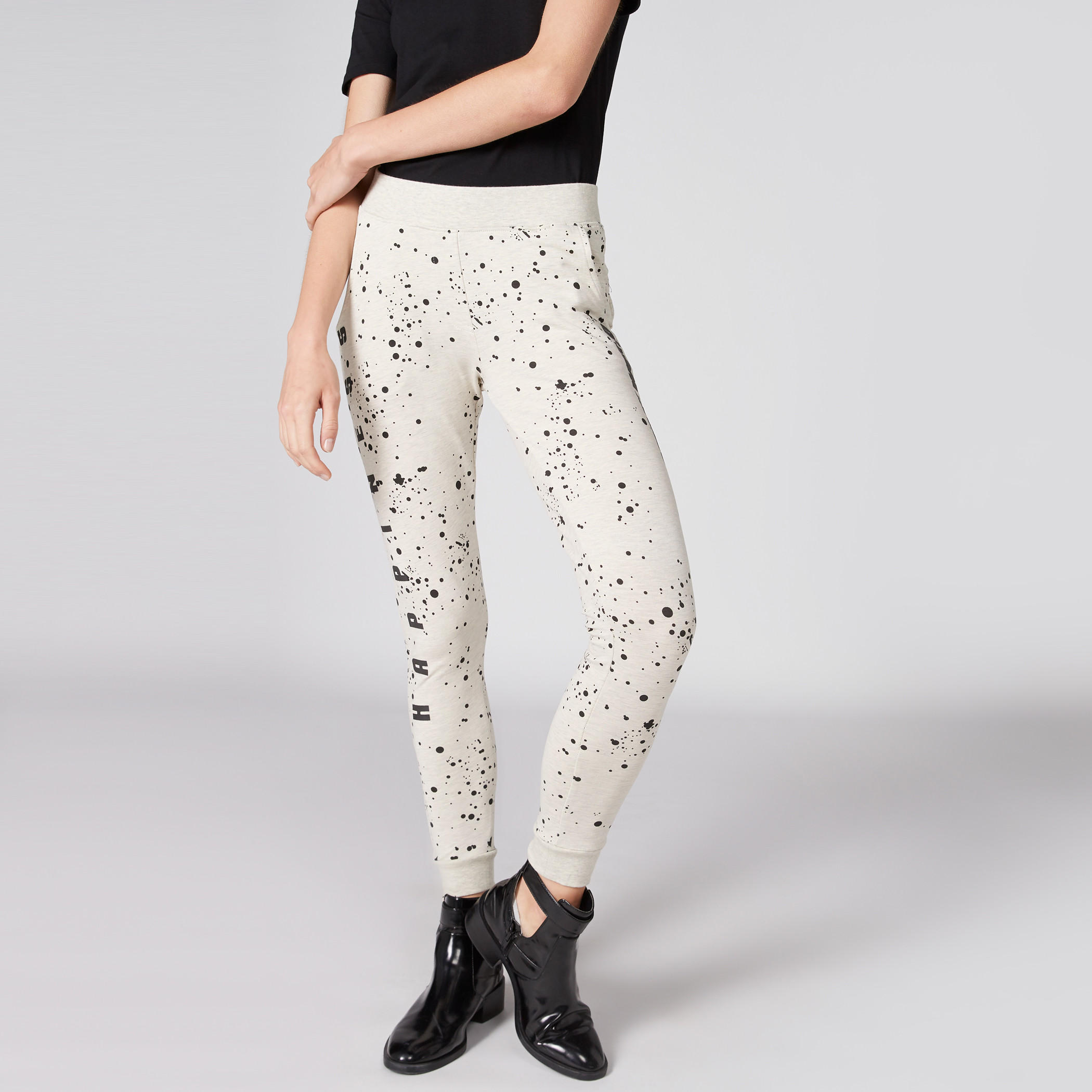 بنطال رياضي بجيوب وطبعات سمايلي وورلد-women-clothing-bottoms-joggers-image-4
