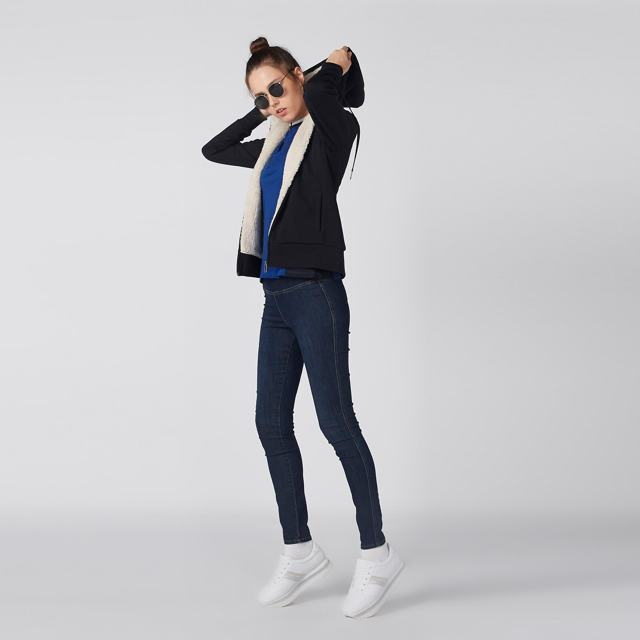 تيشيرت بأكمام كاب وسحّاب من سمايلي وورلد-women-clothing-tshirts-image-2