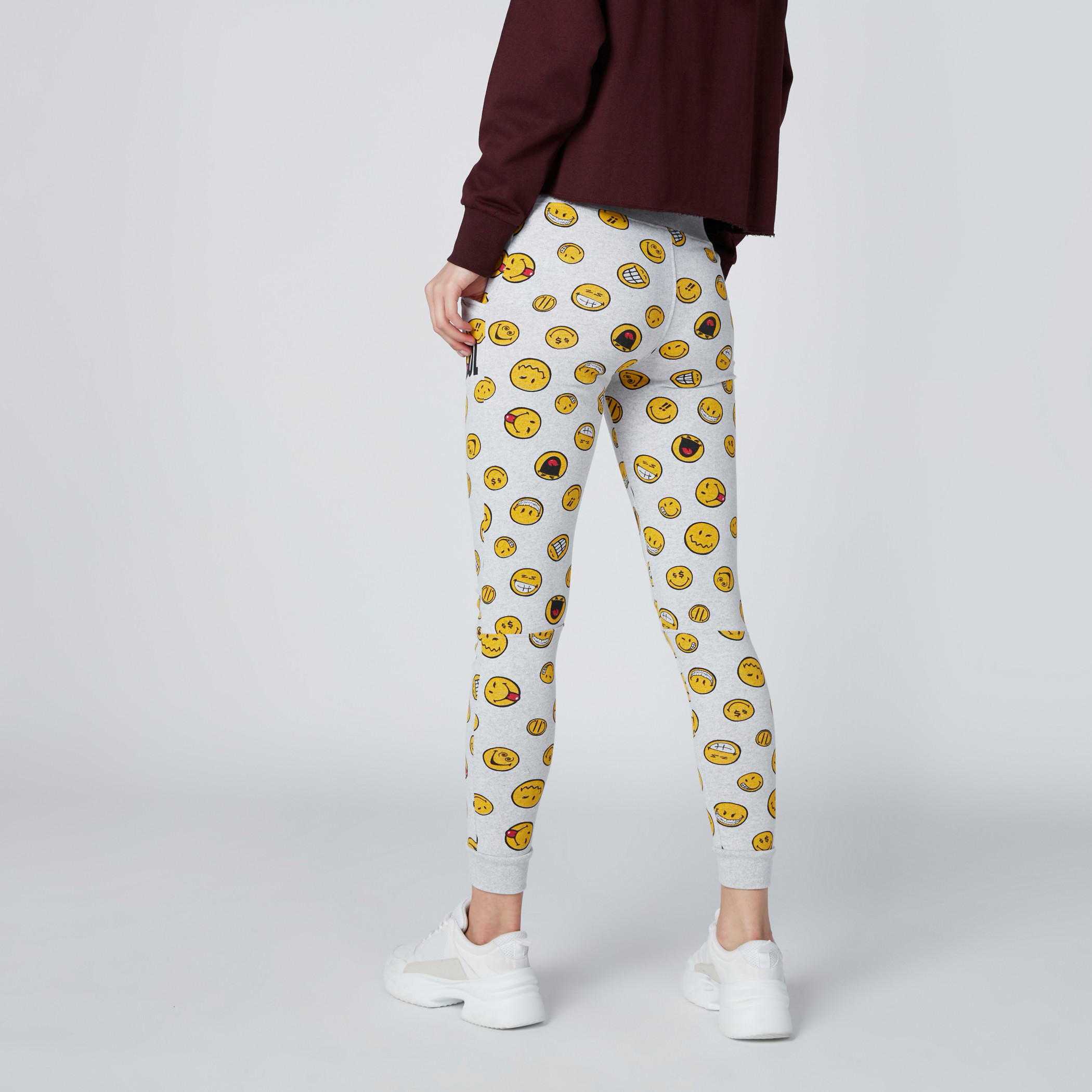 بنطال رياضي بجيوب وطبعات سمايلي وورلد-women-clothing-bottoms-joggers-image-2