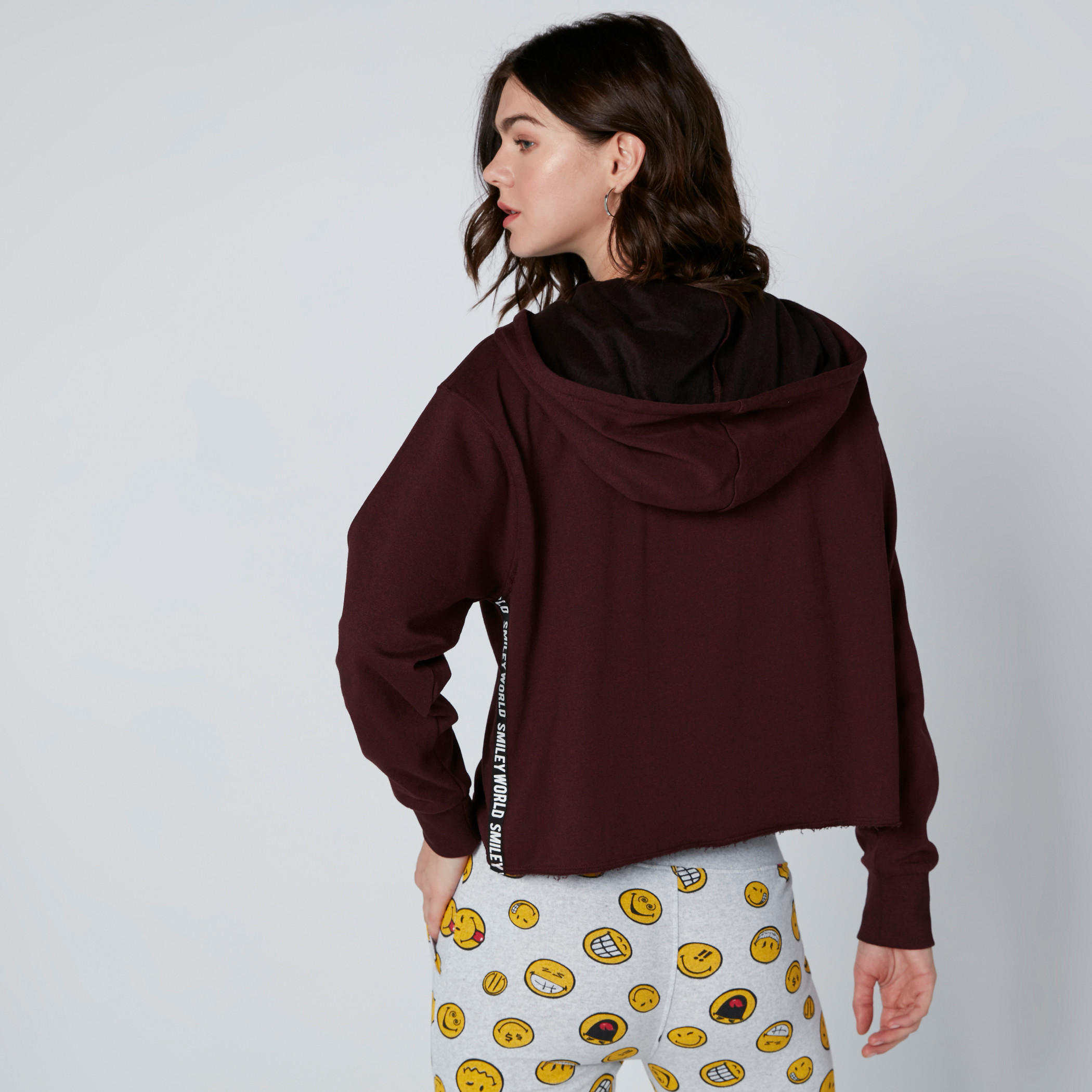 سويت شيرت فضفاض بقبعة وشريطة وطبعات سمايلي وورلد-women-winterwear-hoodiesandsweatshirts-hoodies-image-2