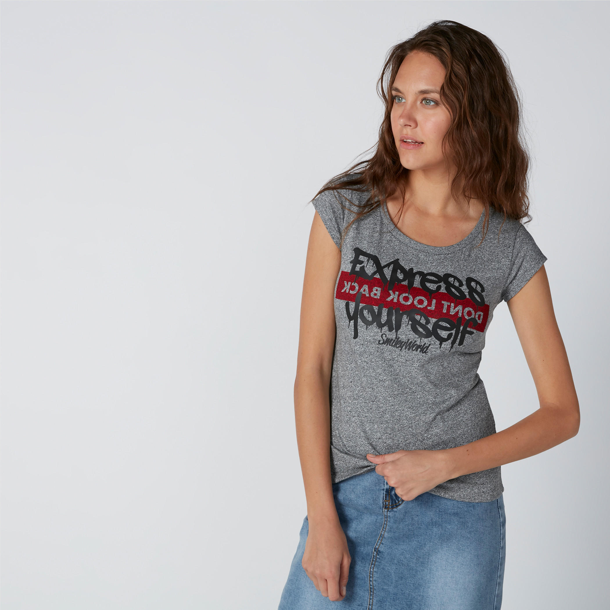 تيشيرت بياقة مستديرة وأكمام كاب وطبعات سمايلي وورلد-women-clothing-tshirts-image-1