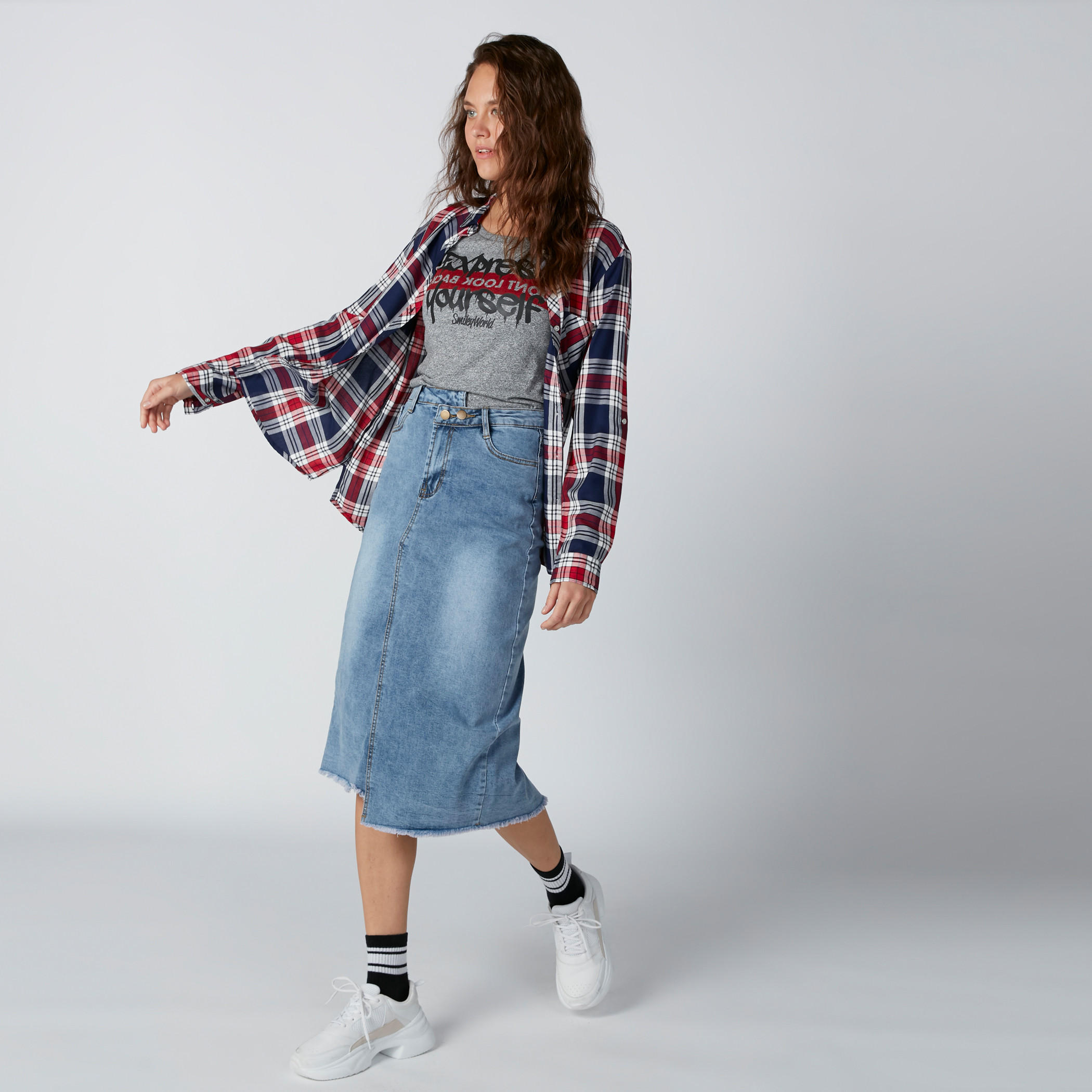 تيشيرت بياقة مستديرة وأكمام كاب وطبعات سمايلي وورلد-women-clothing-tshirts-image-4