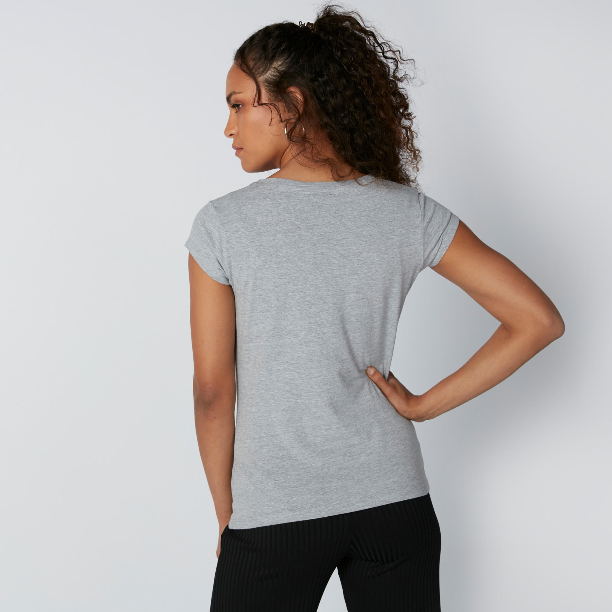 تيشيرت بياقة مستديرة وطبعات سمايلي وورلد-women-clothing-tshirts-image-3