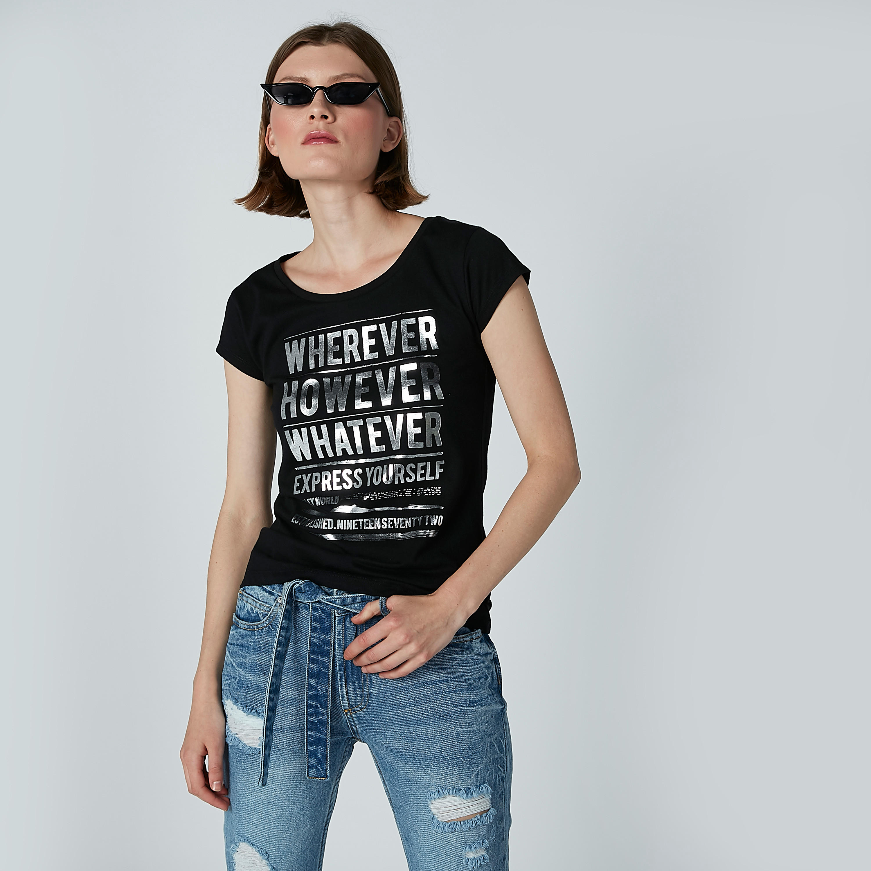 تيشيرت بياقة مستديرة وأكمام كاب وطبعات سمايلي وورلد-women-clothing-tshirts-image-1