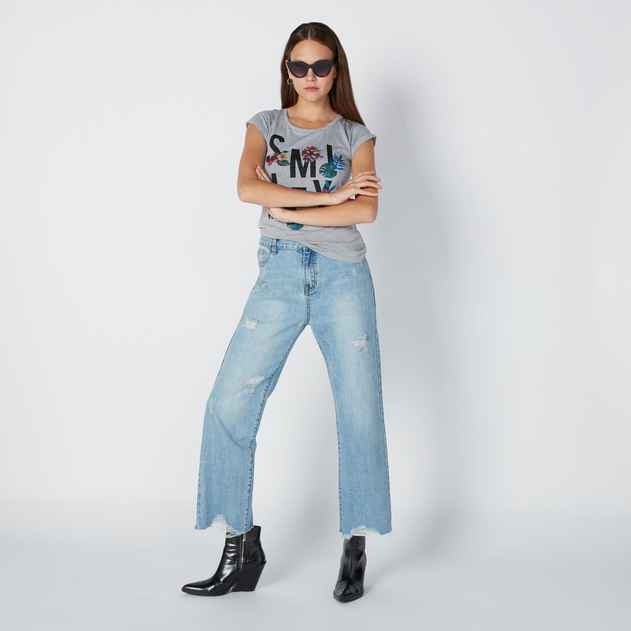 تيشيرت بأكمام كاب وطبعات سمايلي وورلد-women-clothing-tshirts-image-1