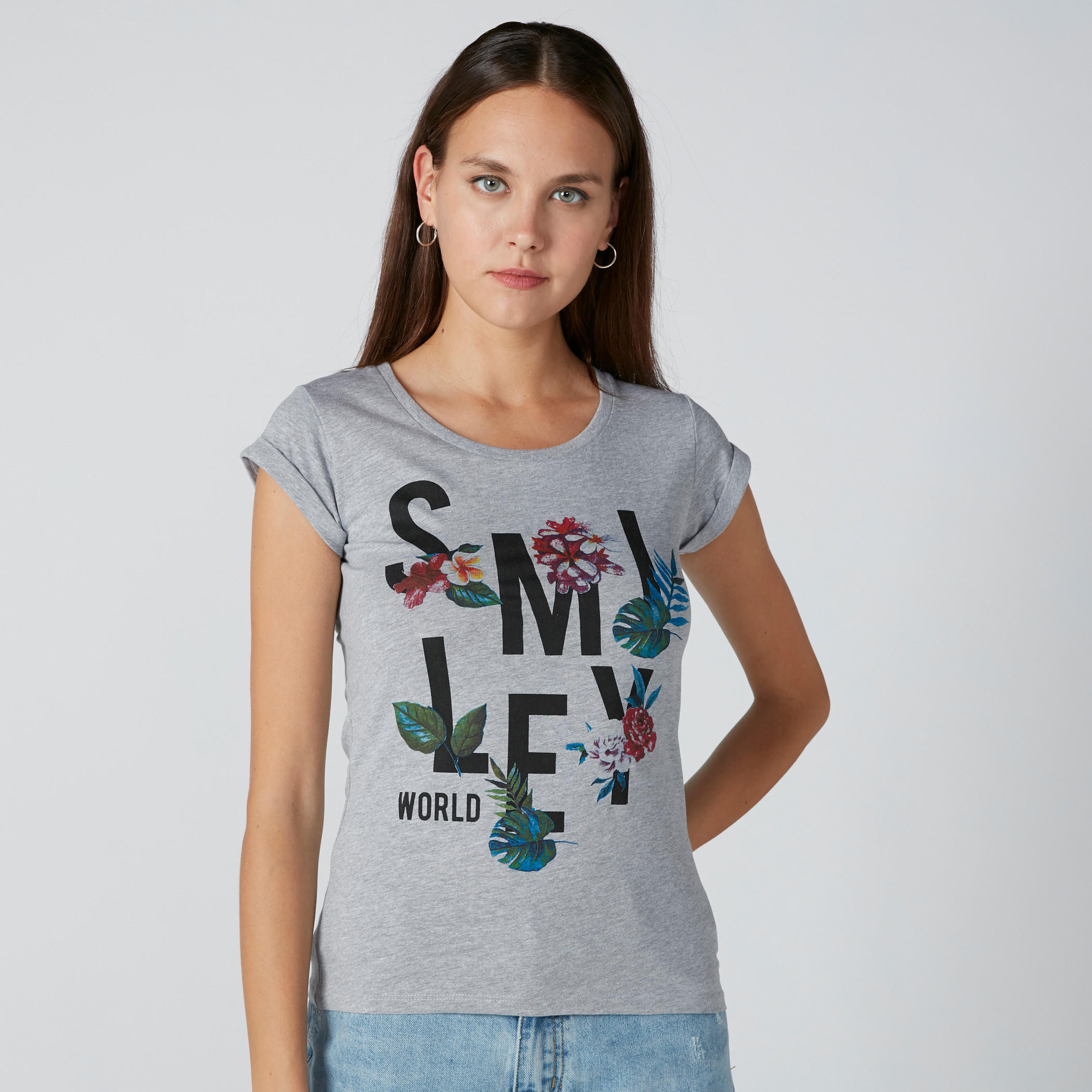 تيشيرت بأكمام كاب وطبعات سمايلي وورلد-women-clothing-tshirts-image-3